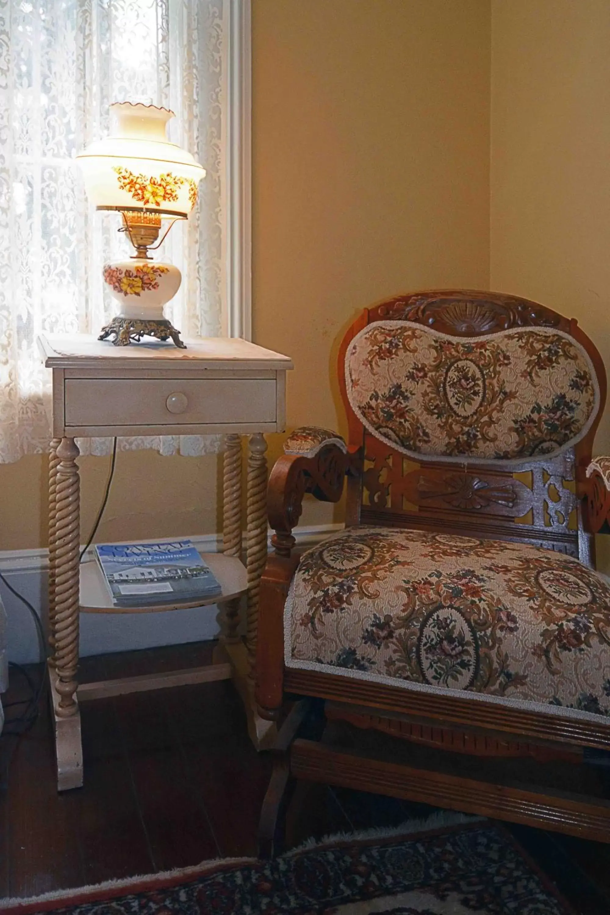 Seating Area in 1872 Denham Inn