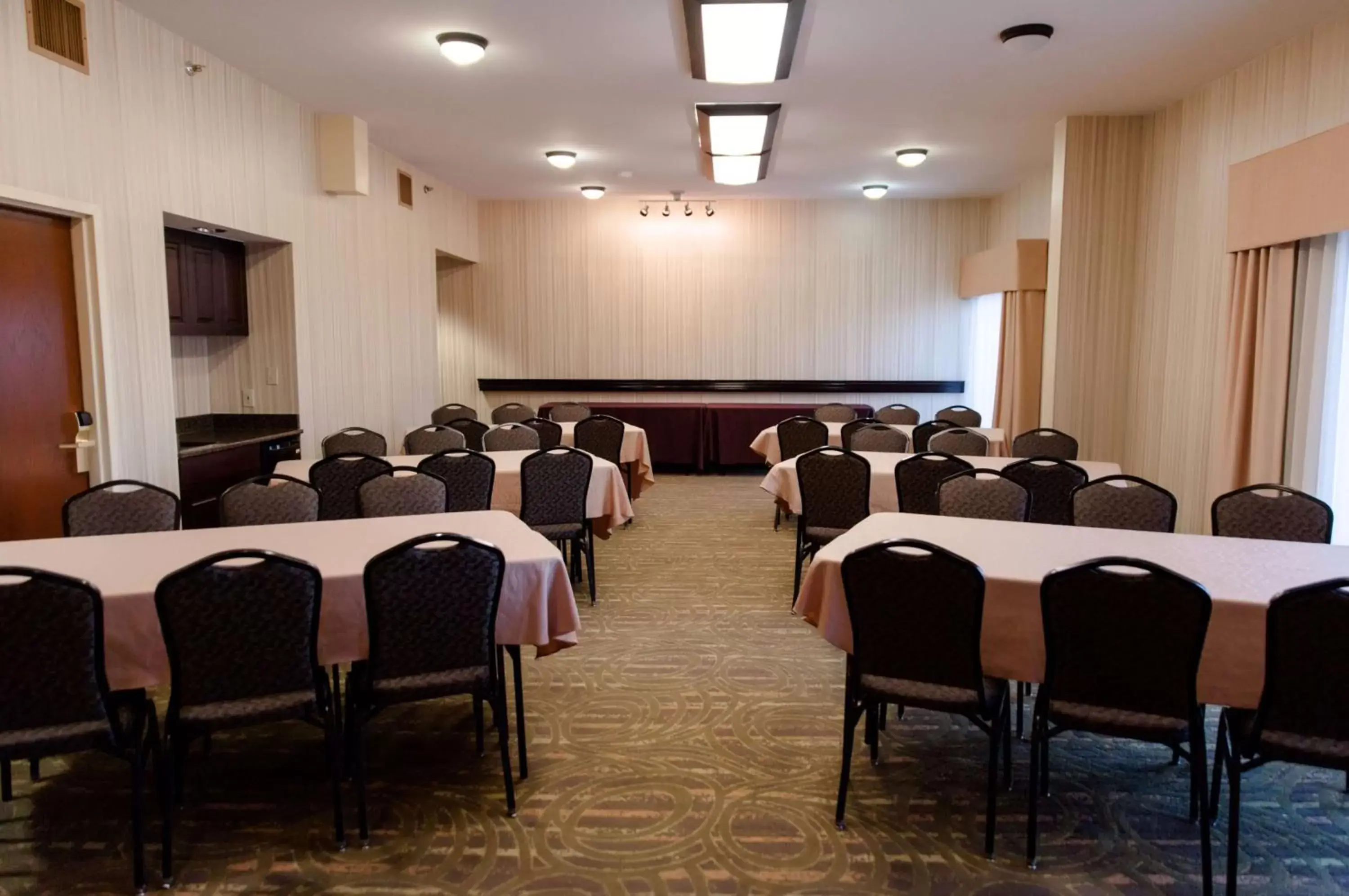 Meeting/conference room in Hampton Inn - North Platte