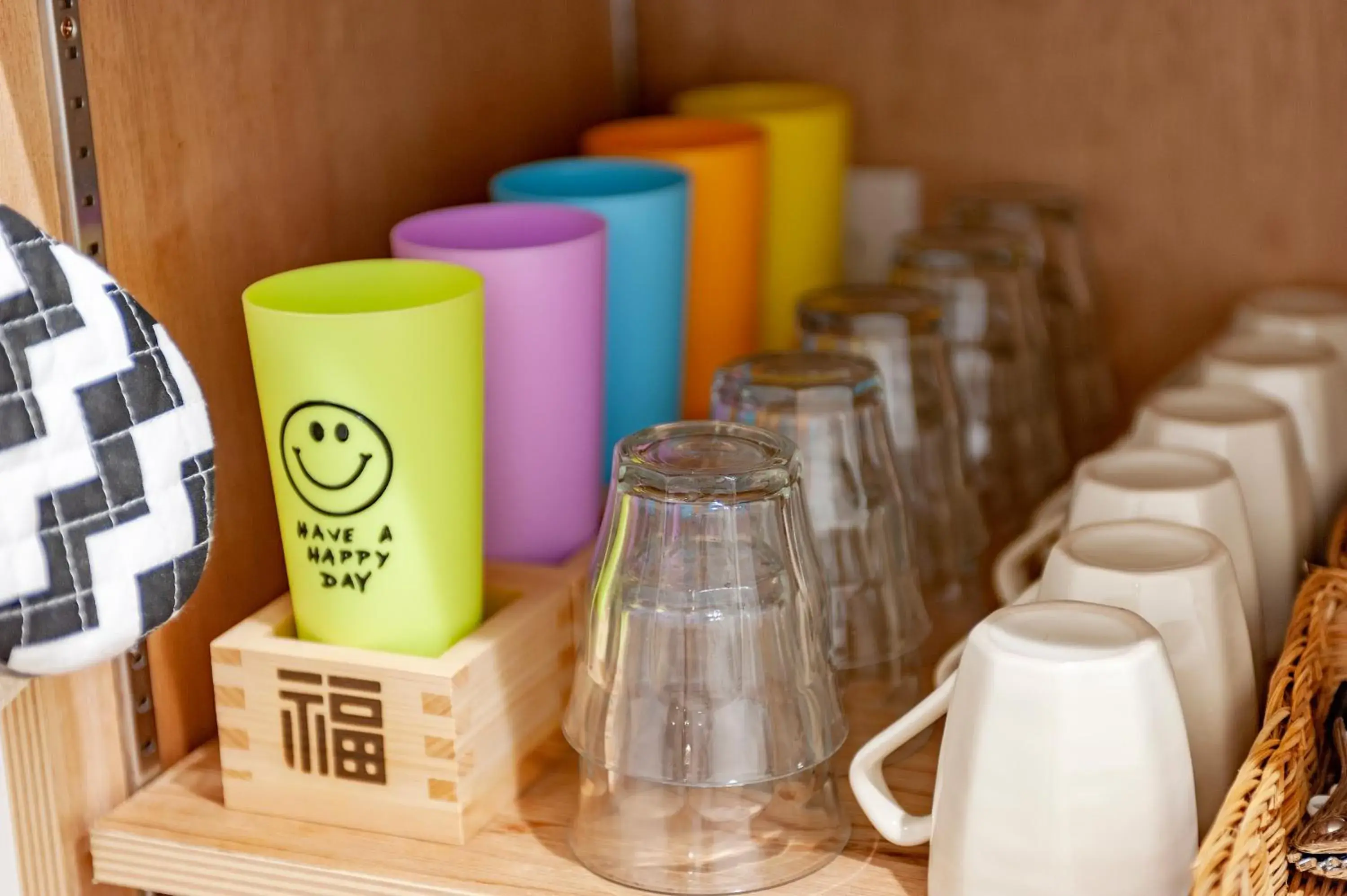 Communal kitchen in plat hostel keikyu haneda home