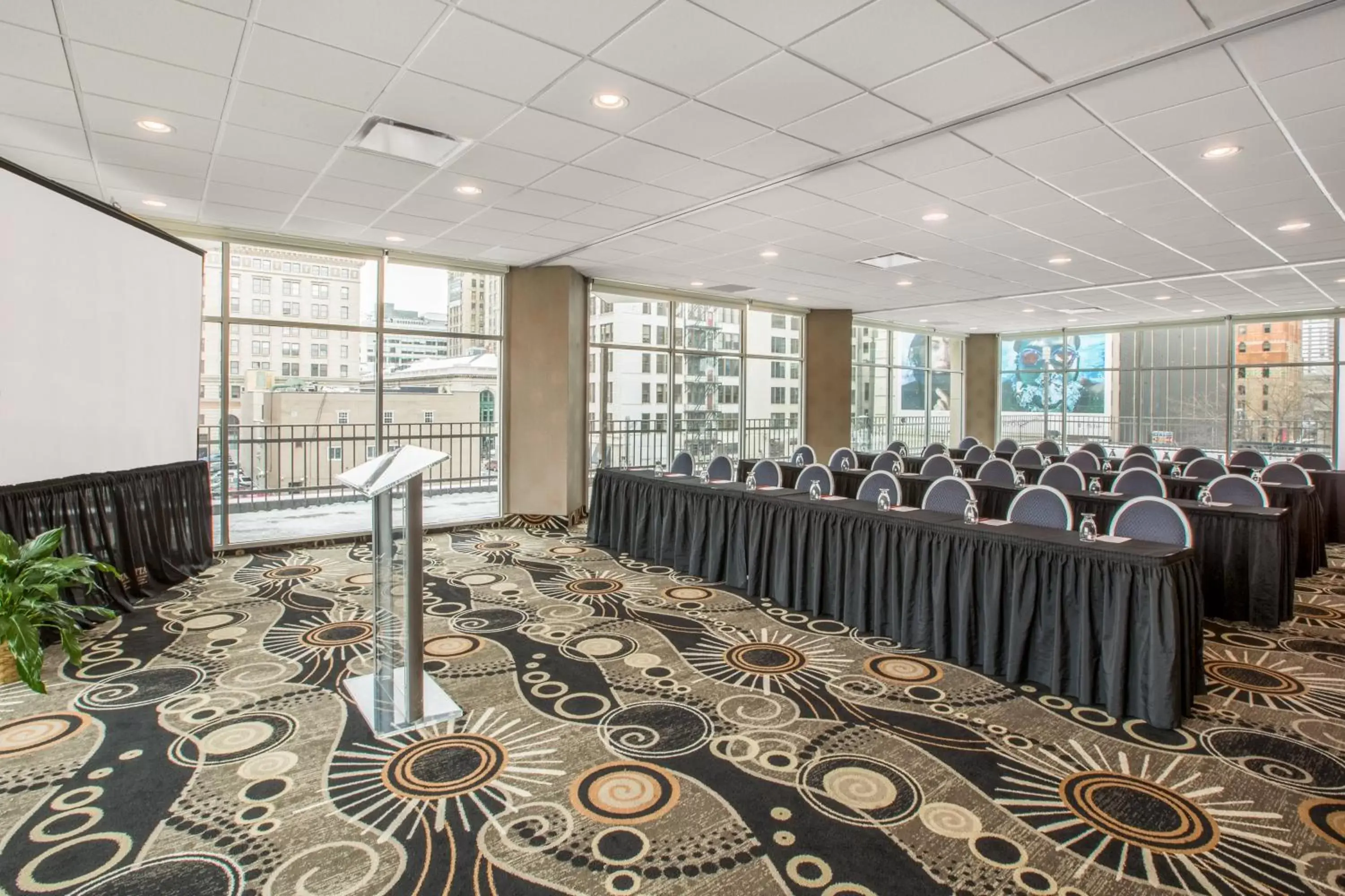 Meeting/conference room in Fort Pontchartrain Detroit, a Wyndham Hotel