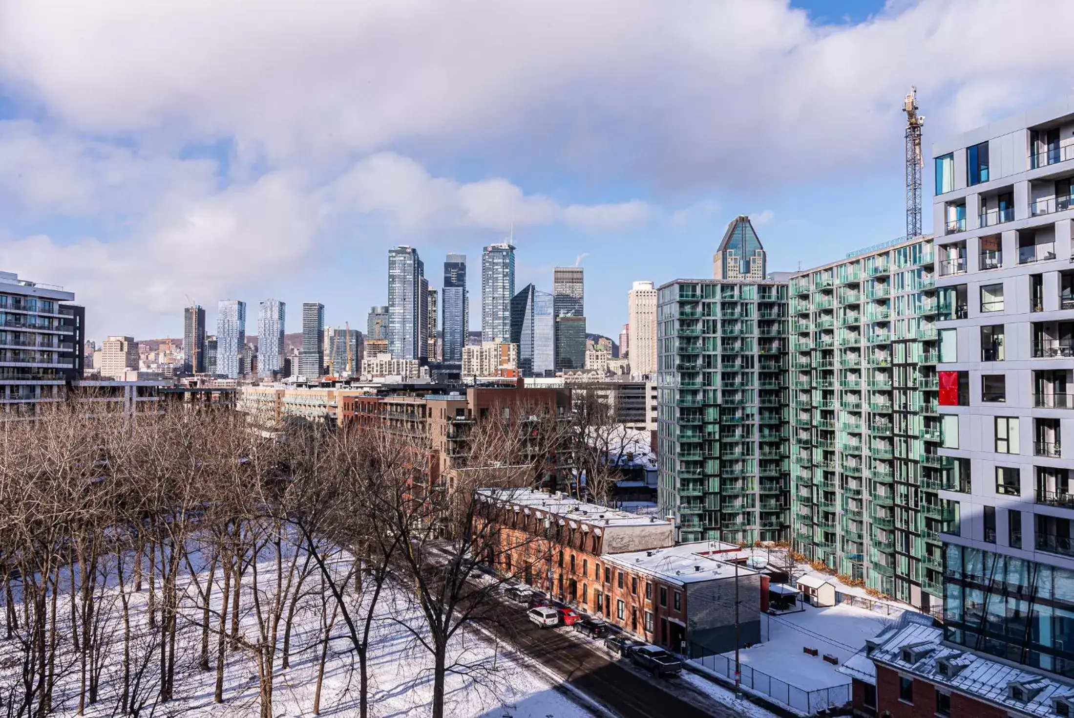 City view in WRFY Griffintown Apartment