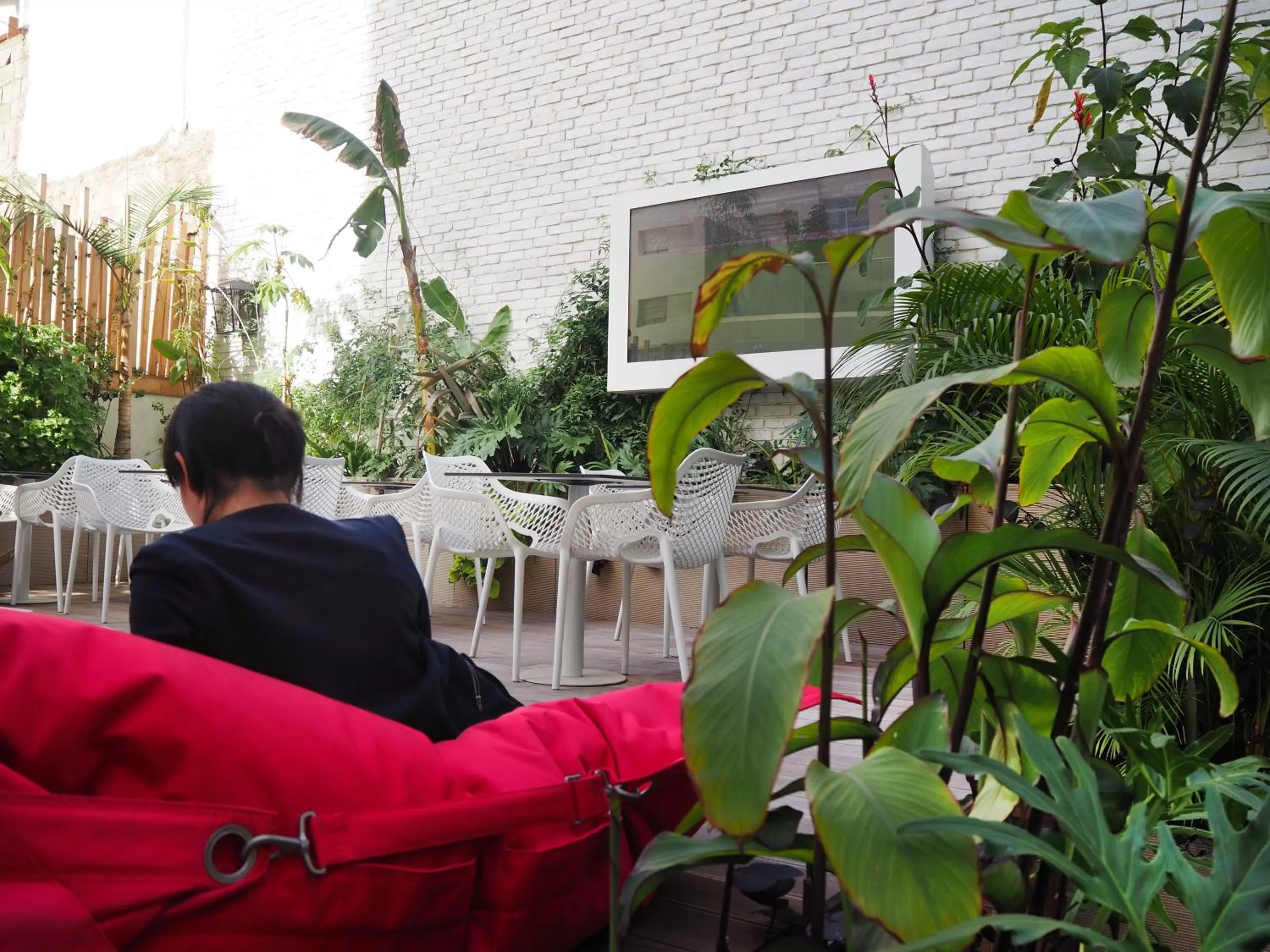 Communal lounge/ TV room in Le 22 Appart'Hotel