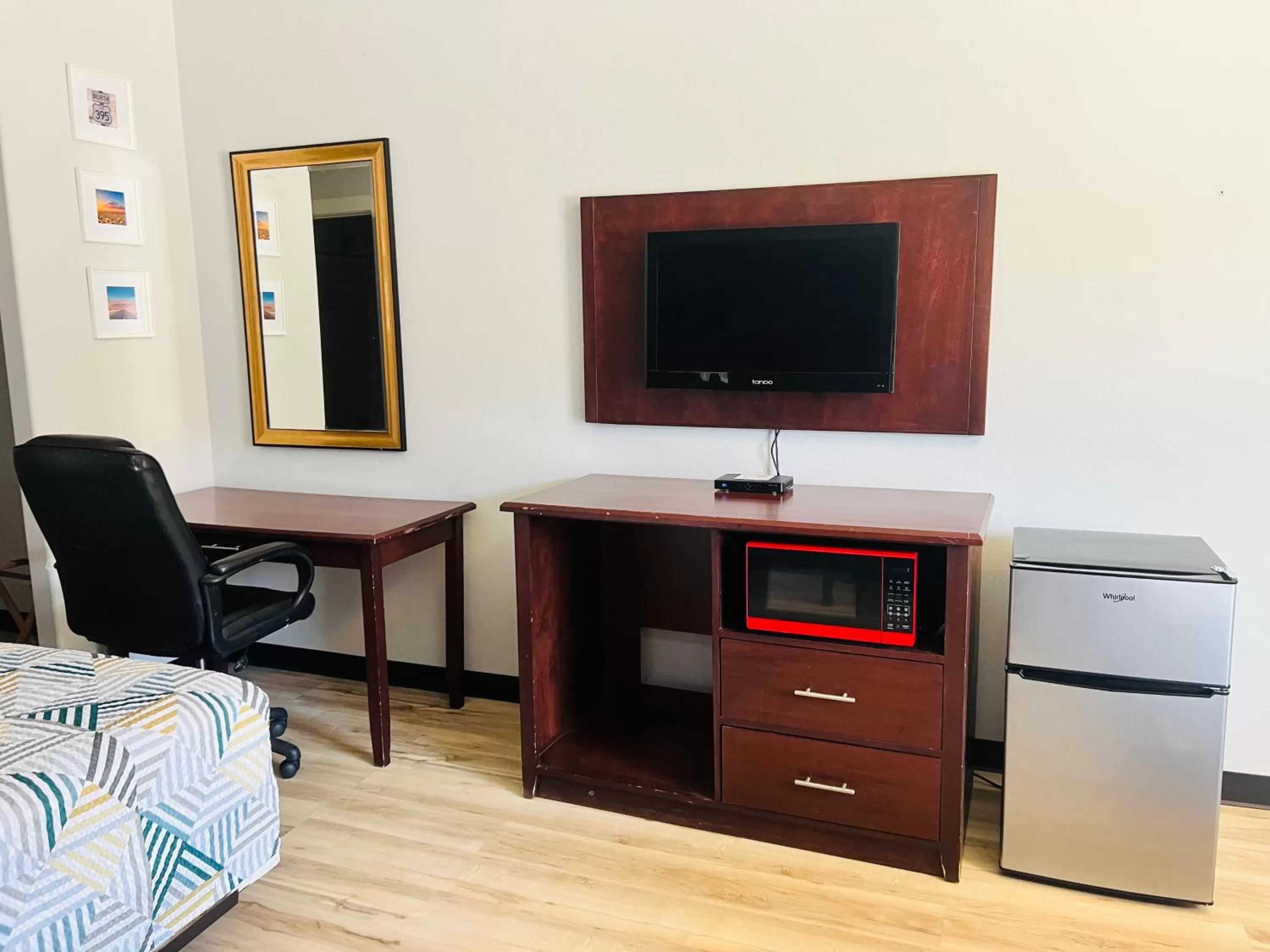 TV and multimedia in Baymont by Wyndham Ridgecrest