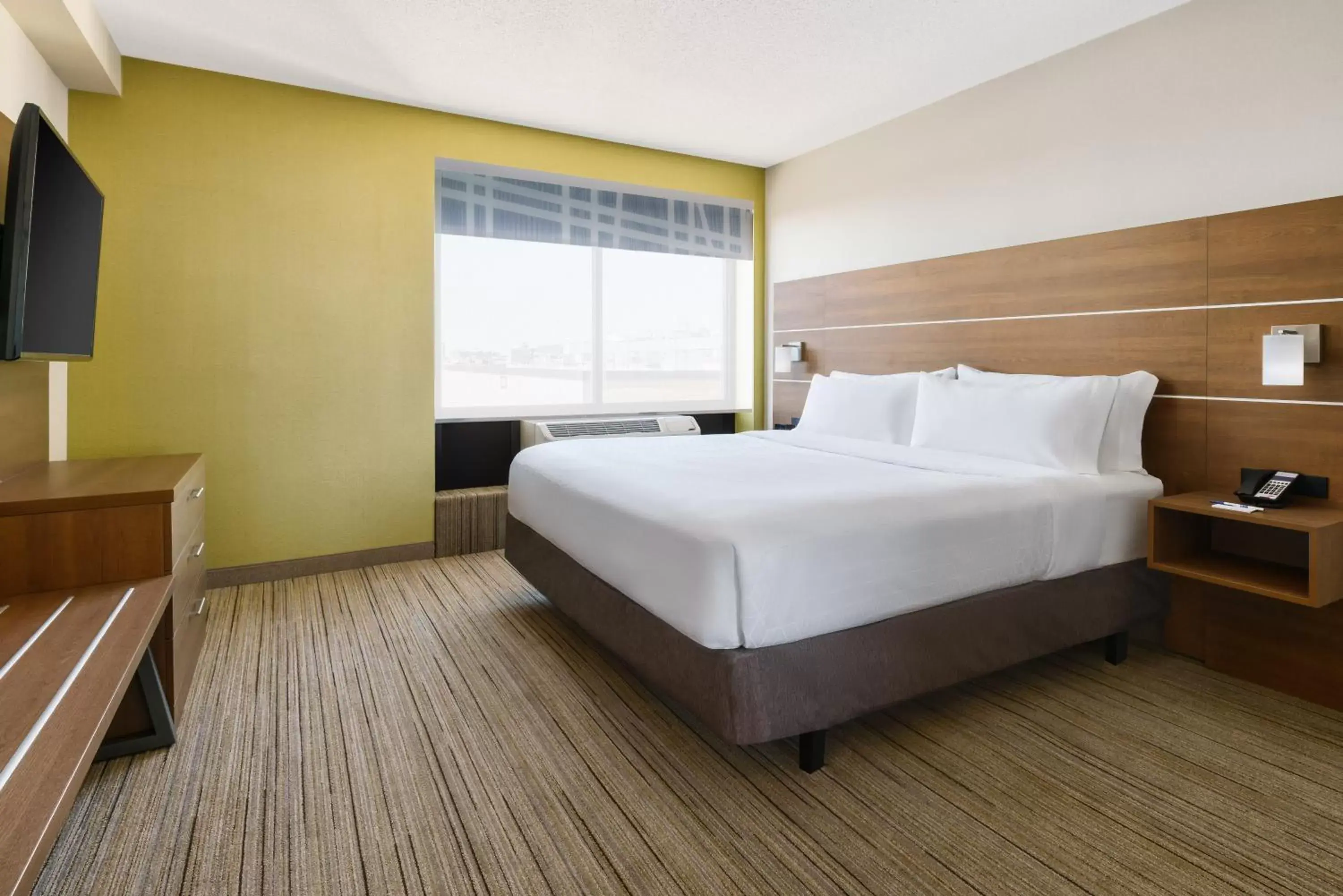 Photo of the whole room, Bed in Holiday Inn Express Boston, an IHG Hotel