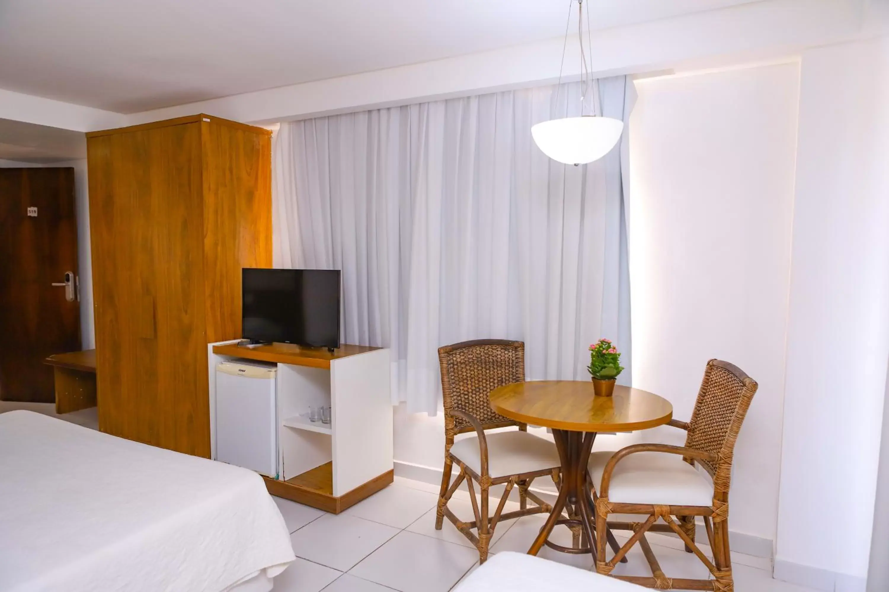 Bedroom, TV/Entertainment Center in Porto Suítes Natal Hotel