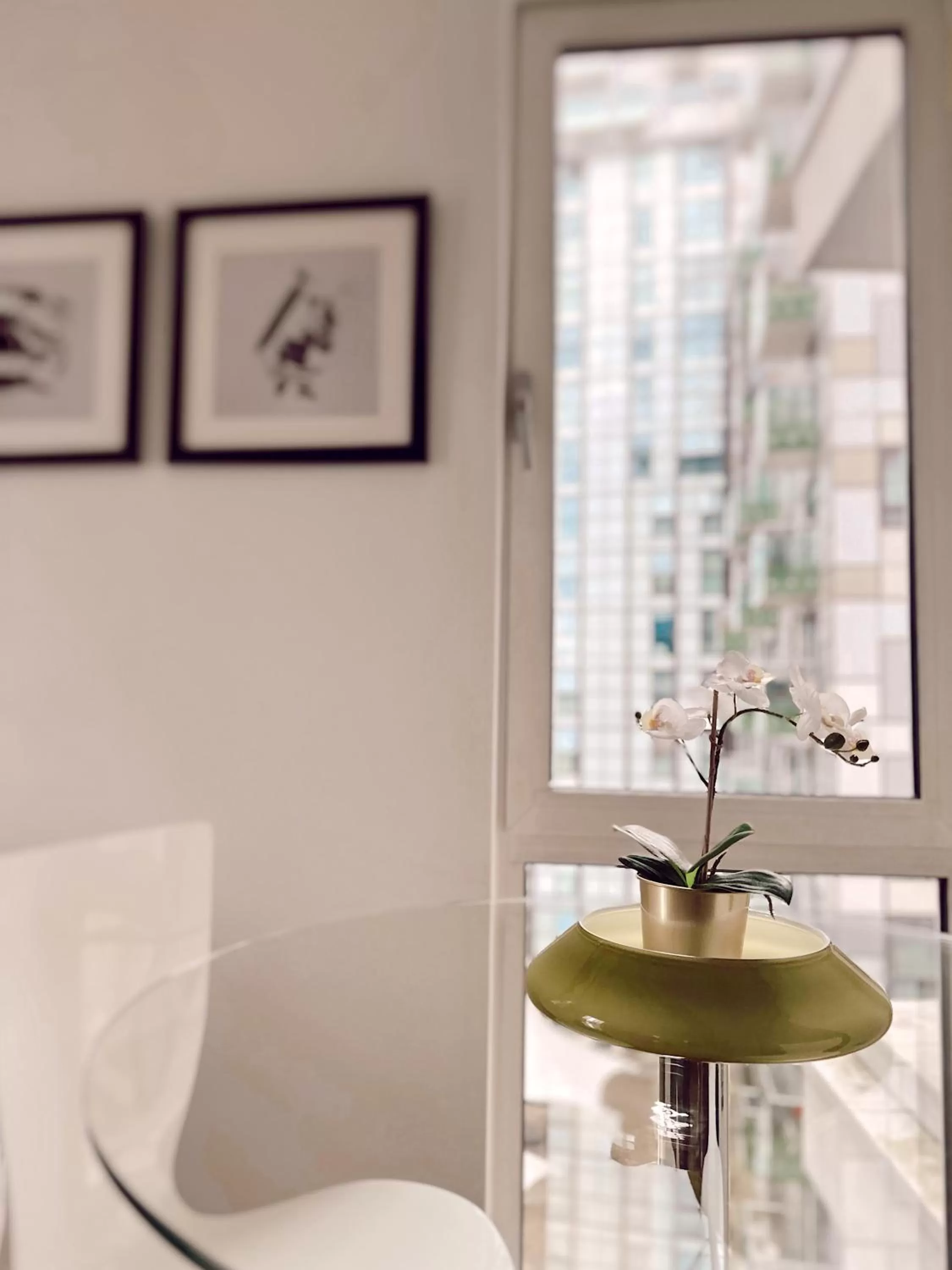 Dining area in Canary Wharf - Luxury Apartments