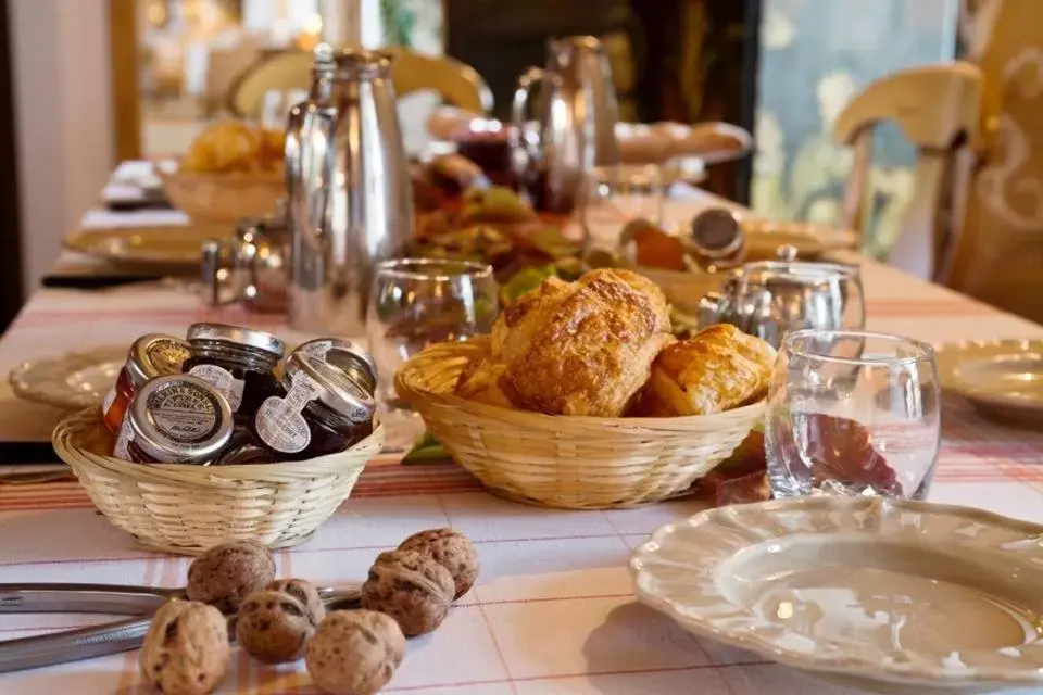 Food and drinks in Hostellerie de la Tour d'Auxois