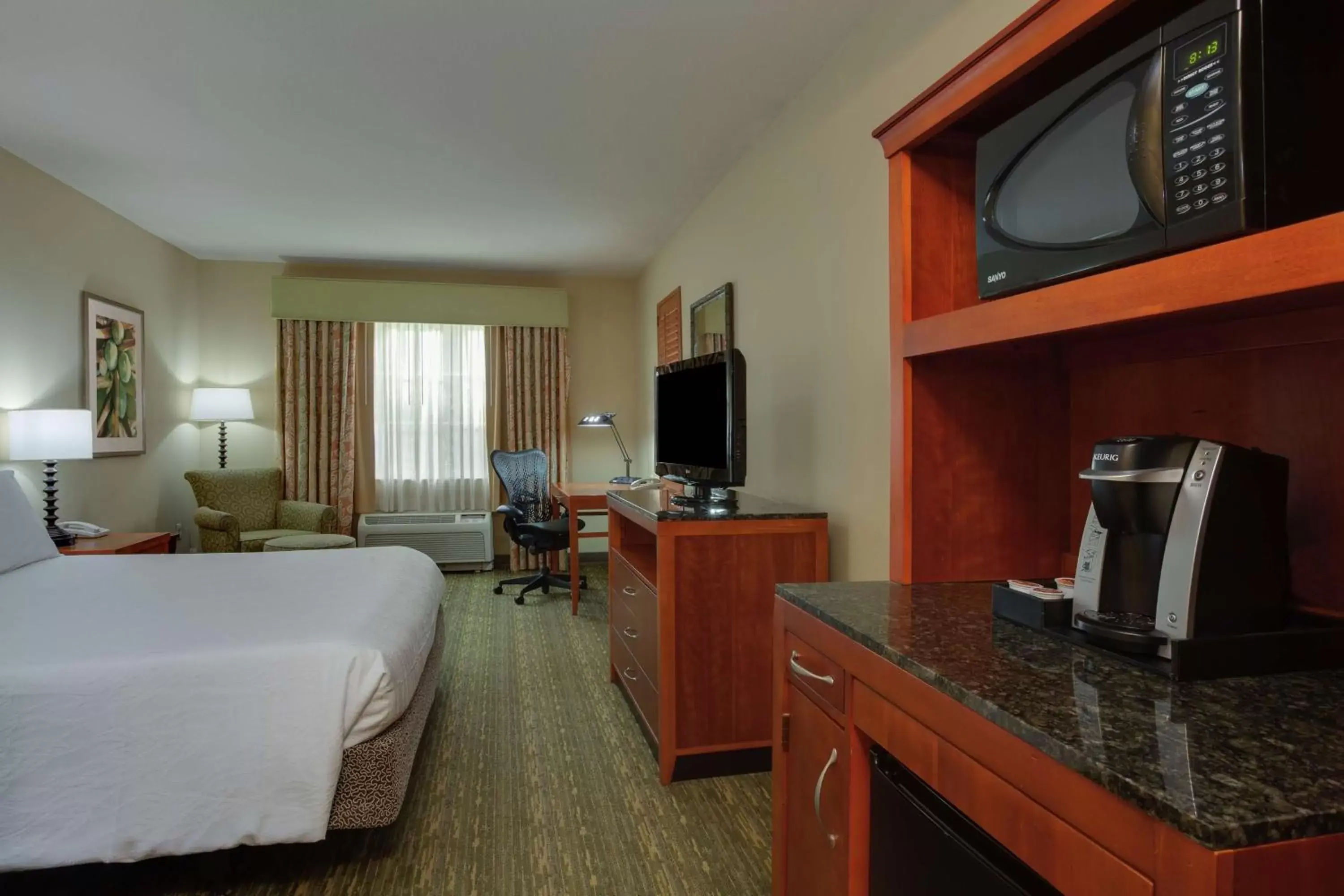 Bedroom, TV/Entertainment Center in Hilton Garden Inn at PGA Village/Port St. Lucie