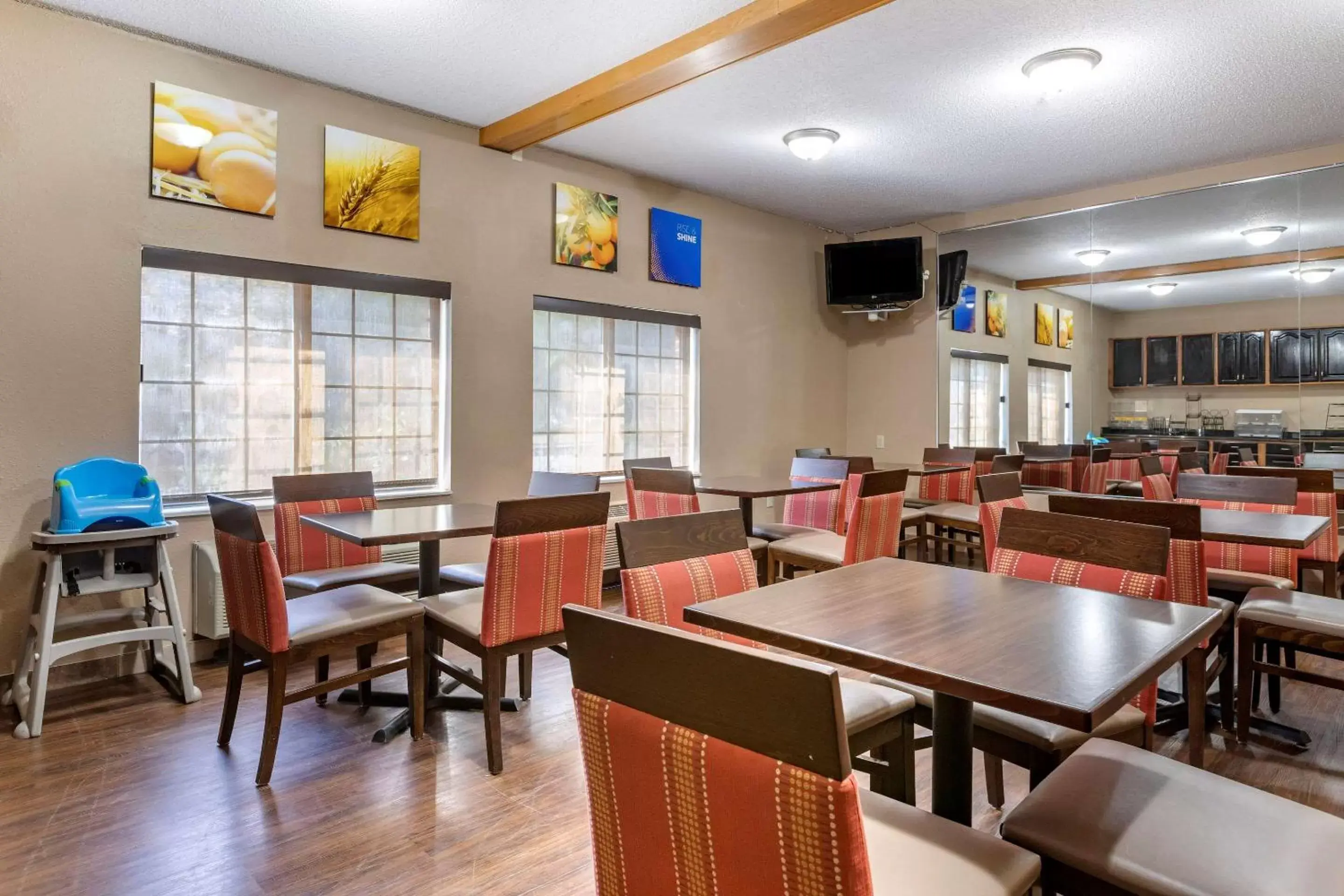 Restaurant/Places to Eat in Comfort Inn Downtown - University Area