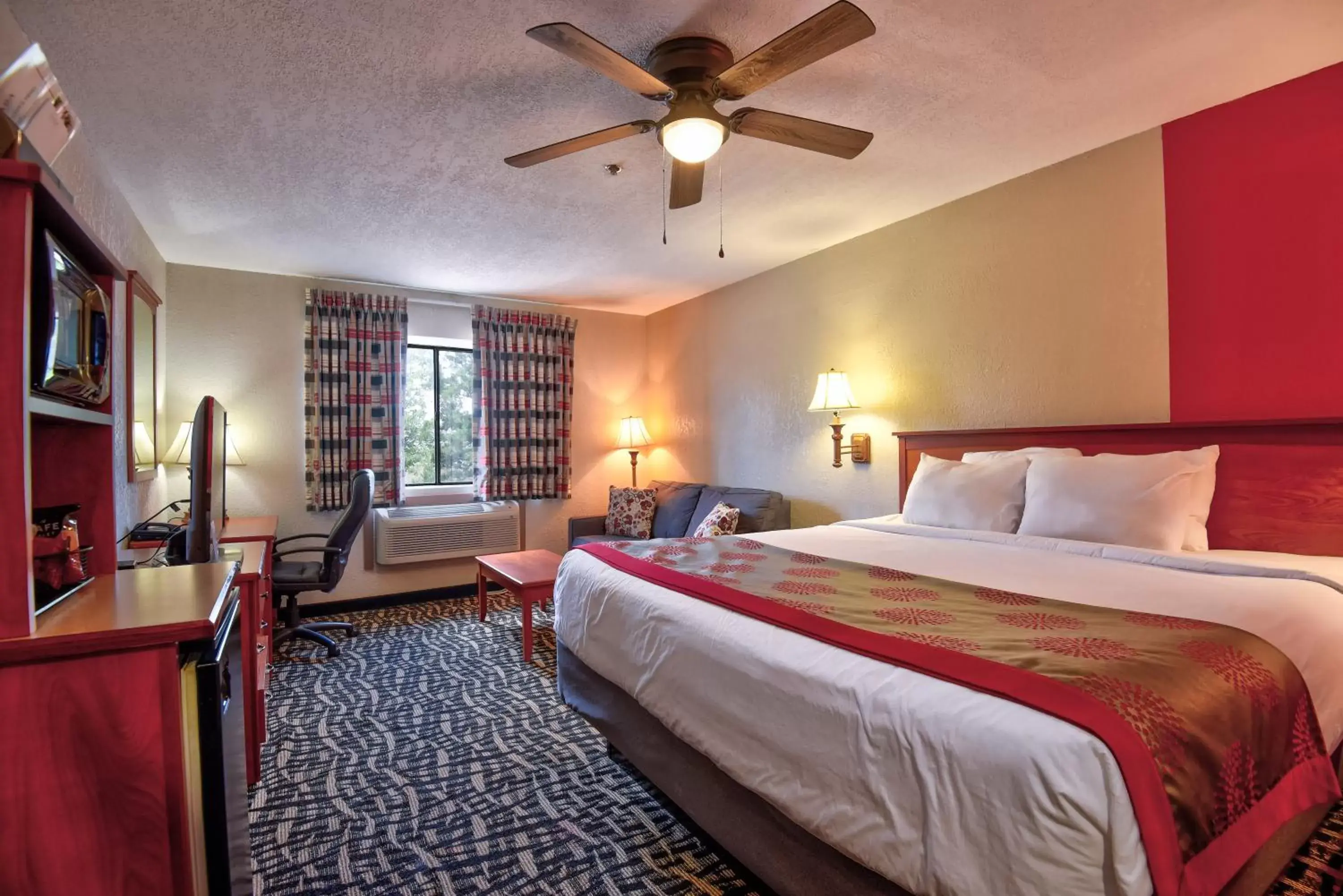 Guests, Bed in Ramada by Wyndham Oklahoma City Airport North