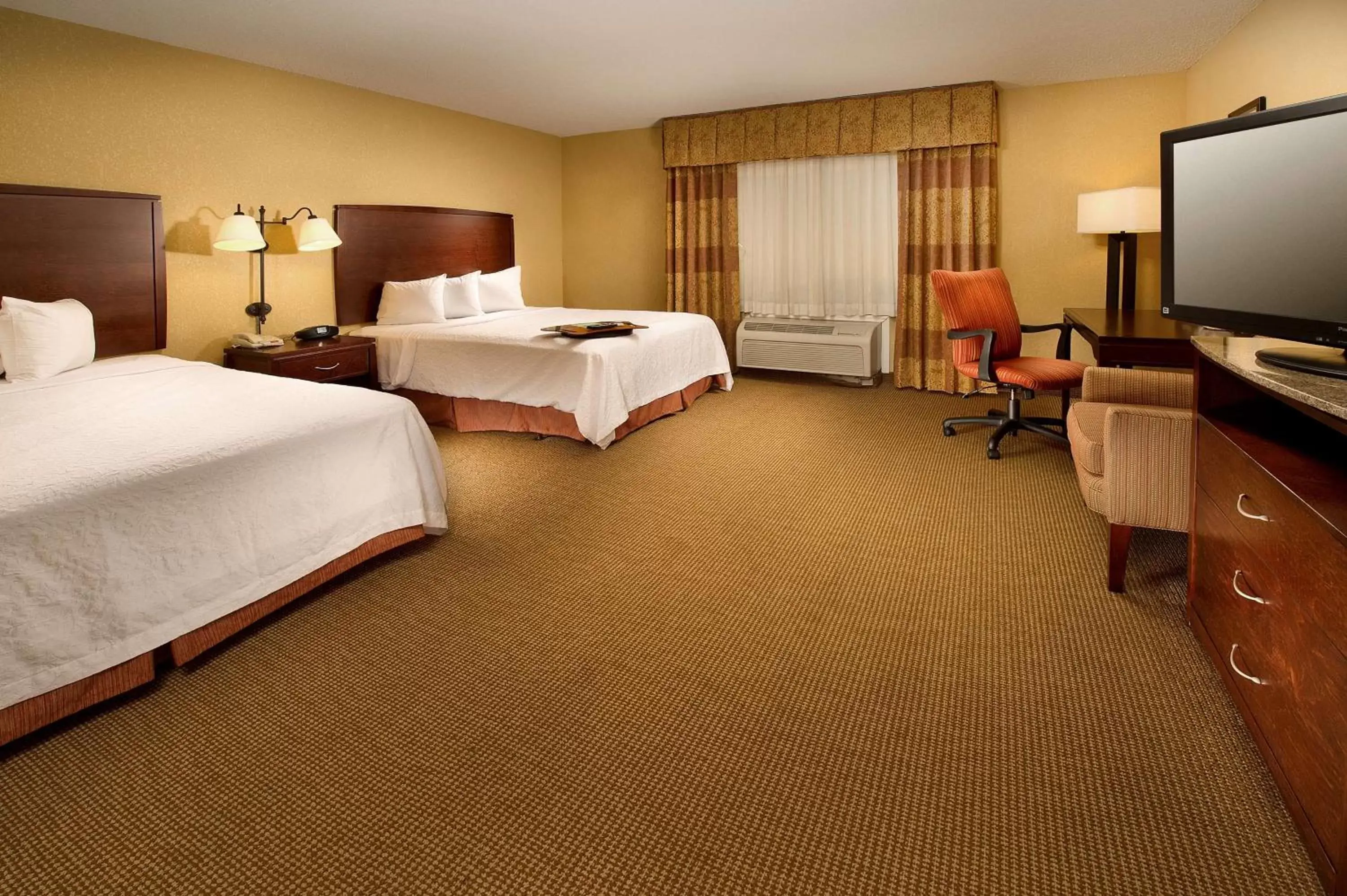 Bedroom in Hampton Inn and Suites San Antonio Airport