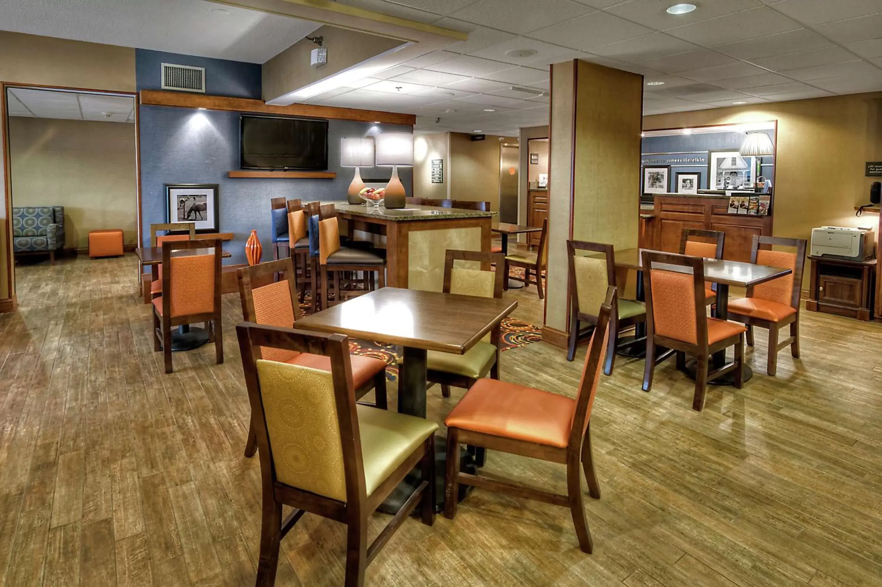 Lobby or reception, Restaurant/Places to Eat in Hampton Inn Jonesville/Elkin