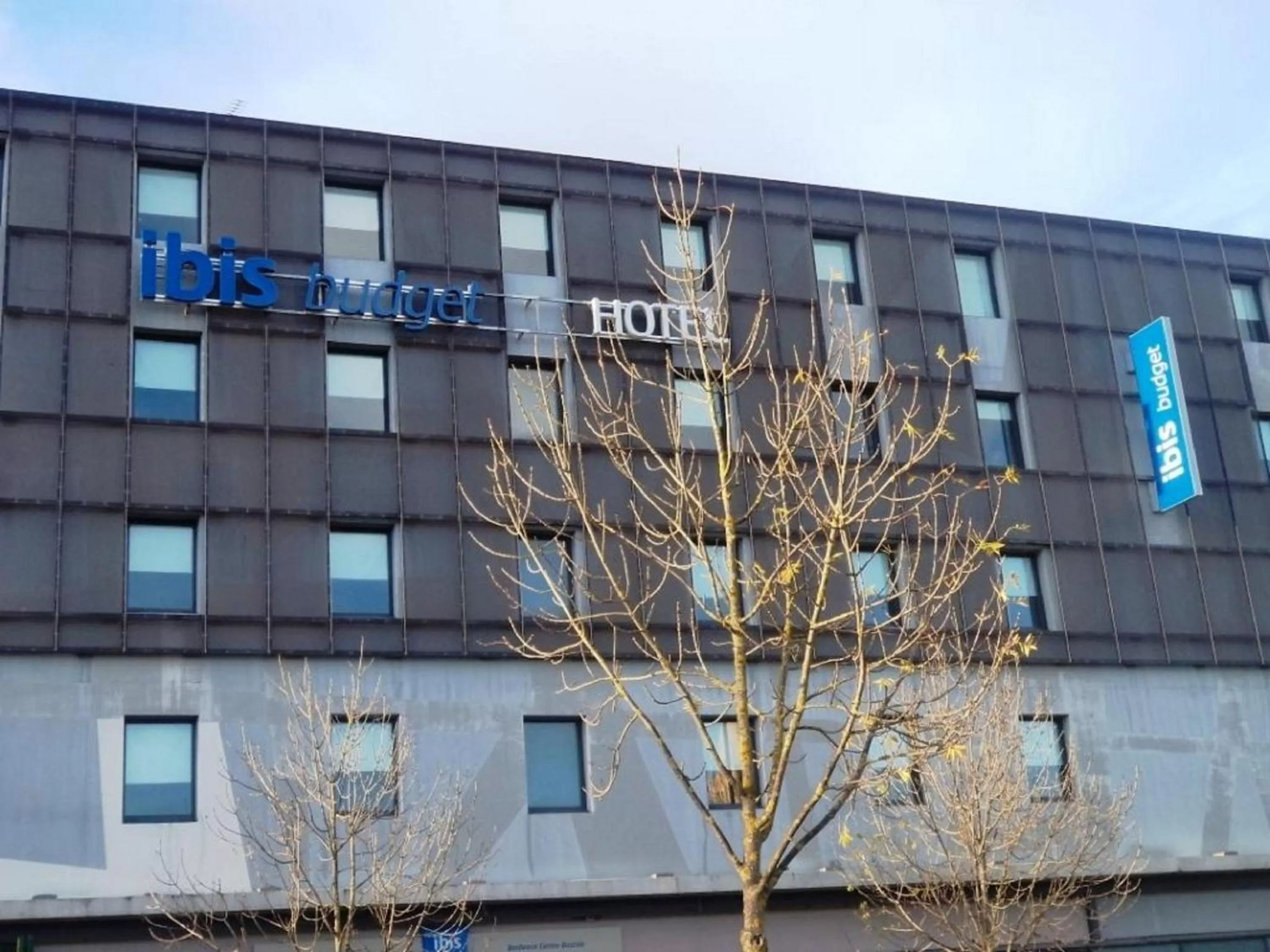 Property building in ibis budget Bordeaux Centre Bastide