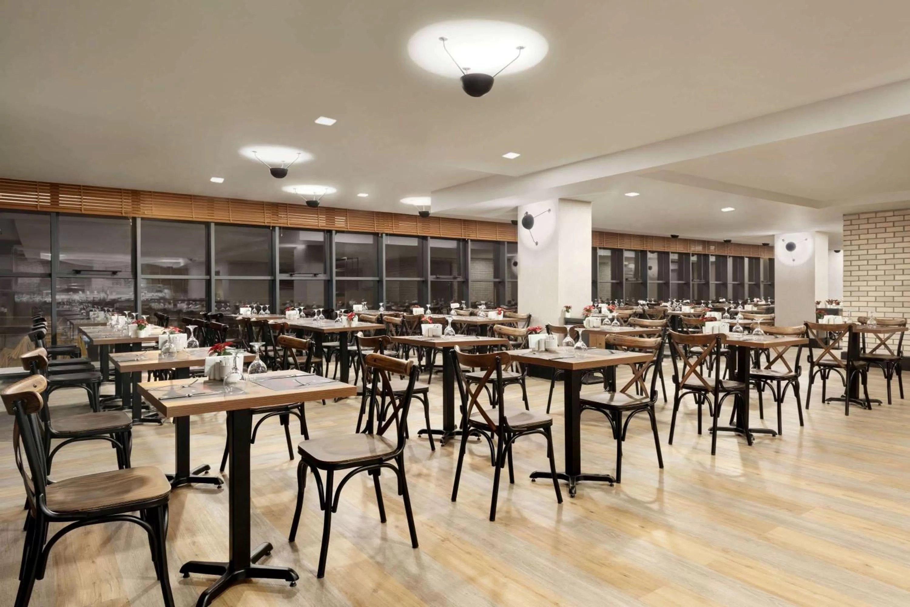 Restaurant/places to eat in Ramada By Wyndham Tire