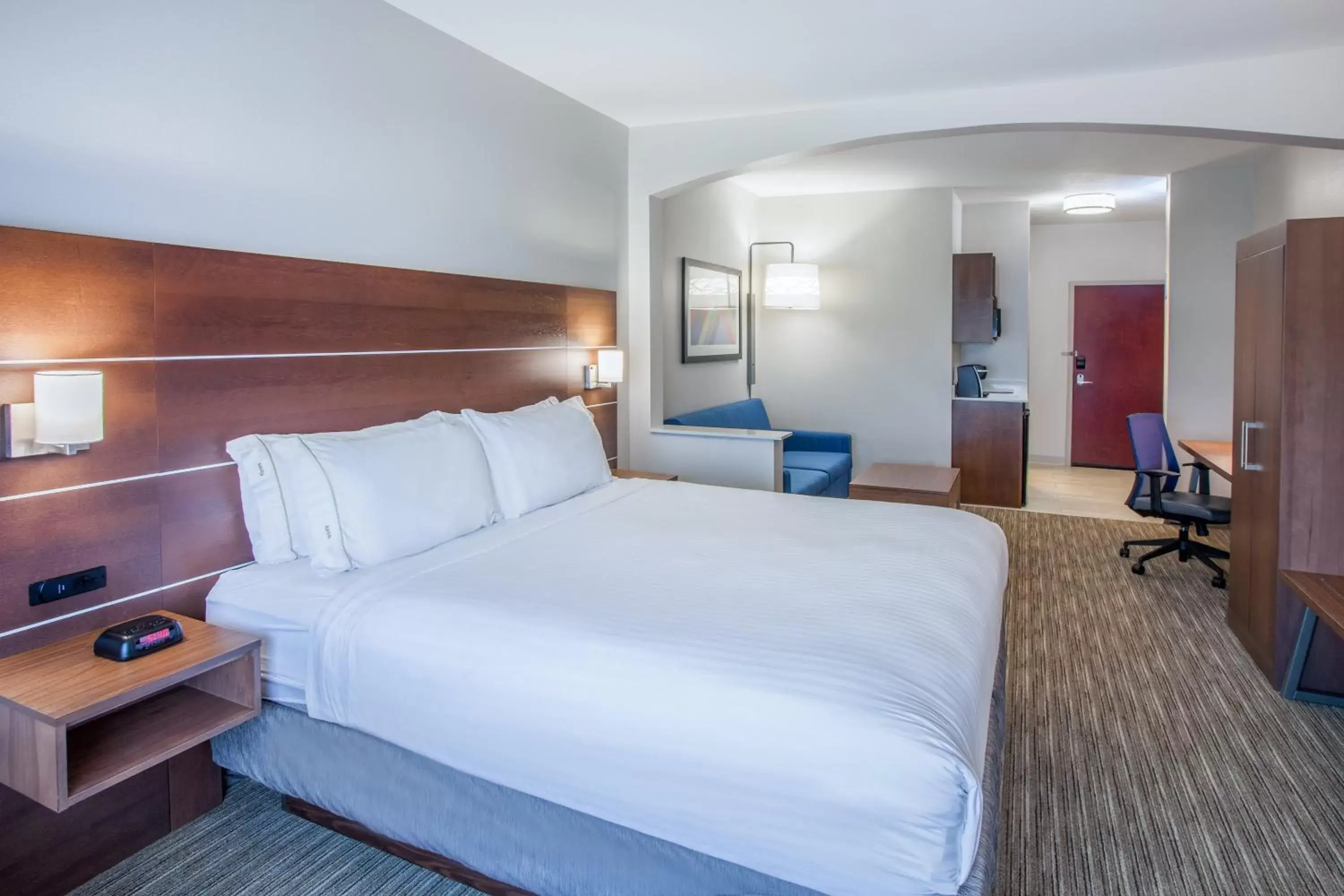 Photo of the whole room, Bed in Holiday Inn Express & Suites Texarkana, an IHG Hotel