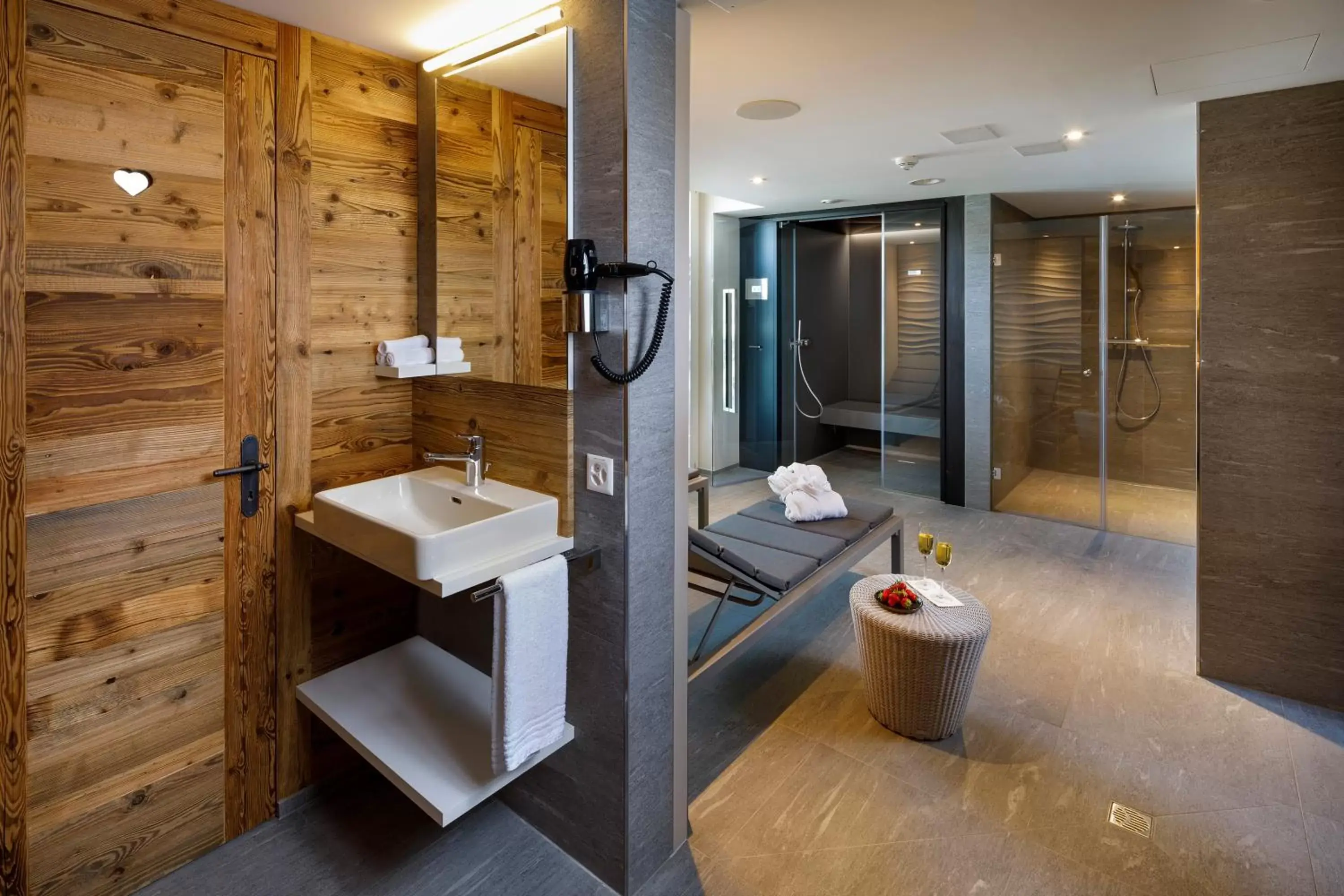 Sauna, Bathroom in Hotel Allegra Lodge