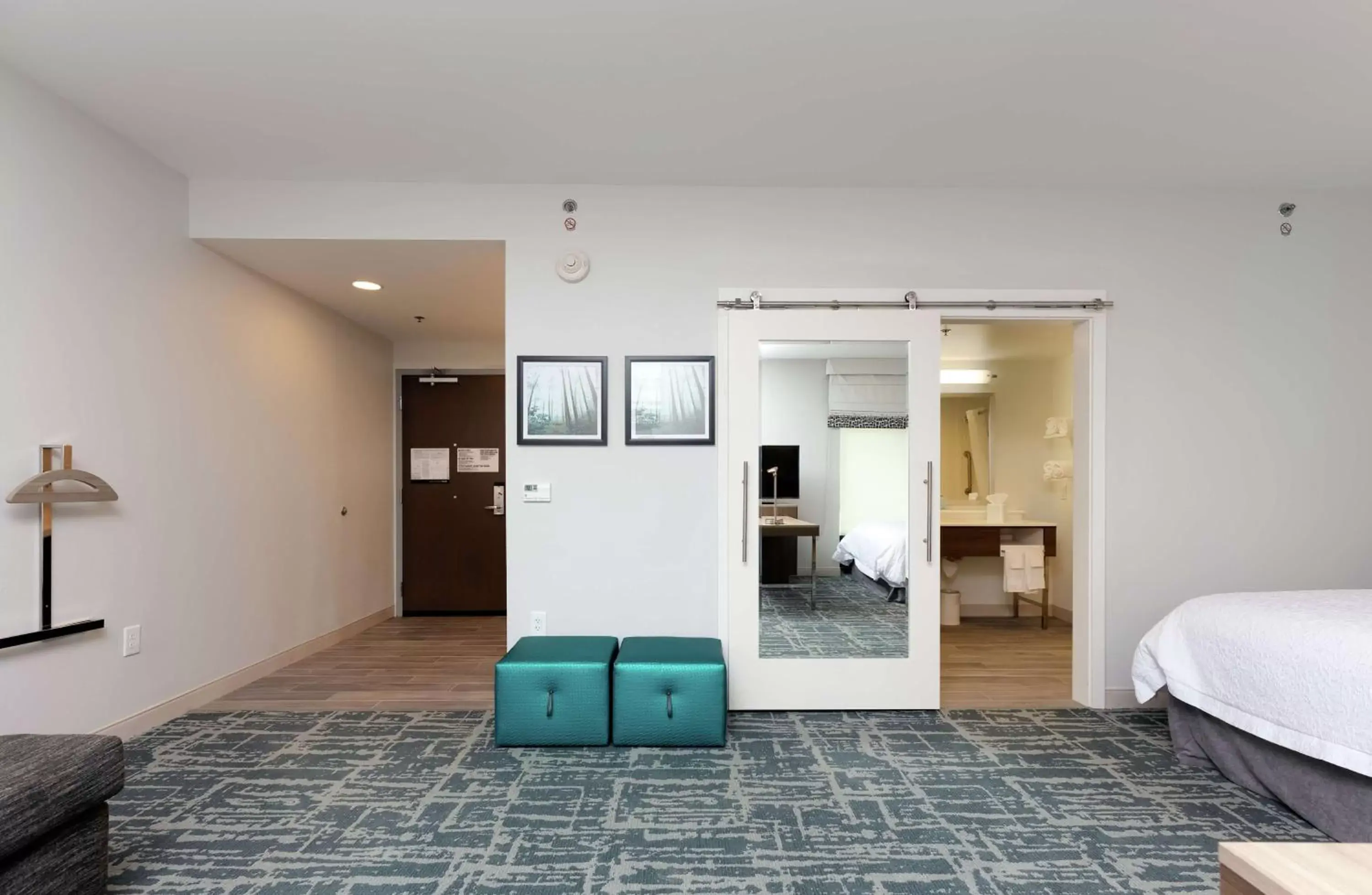 Photo of the whole room, Bed in Hampton Inn Acworth Photo of the whole room, Bed in Hampton Inn Acworth