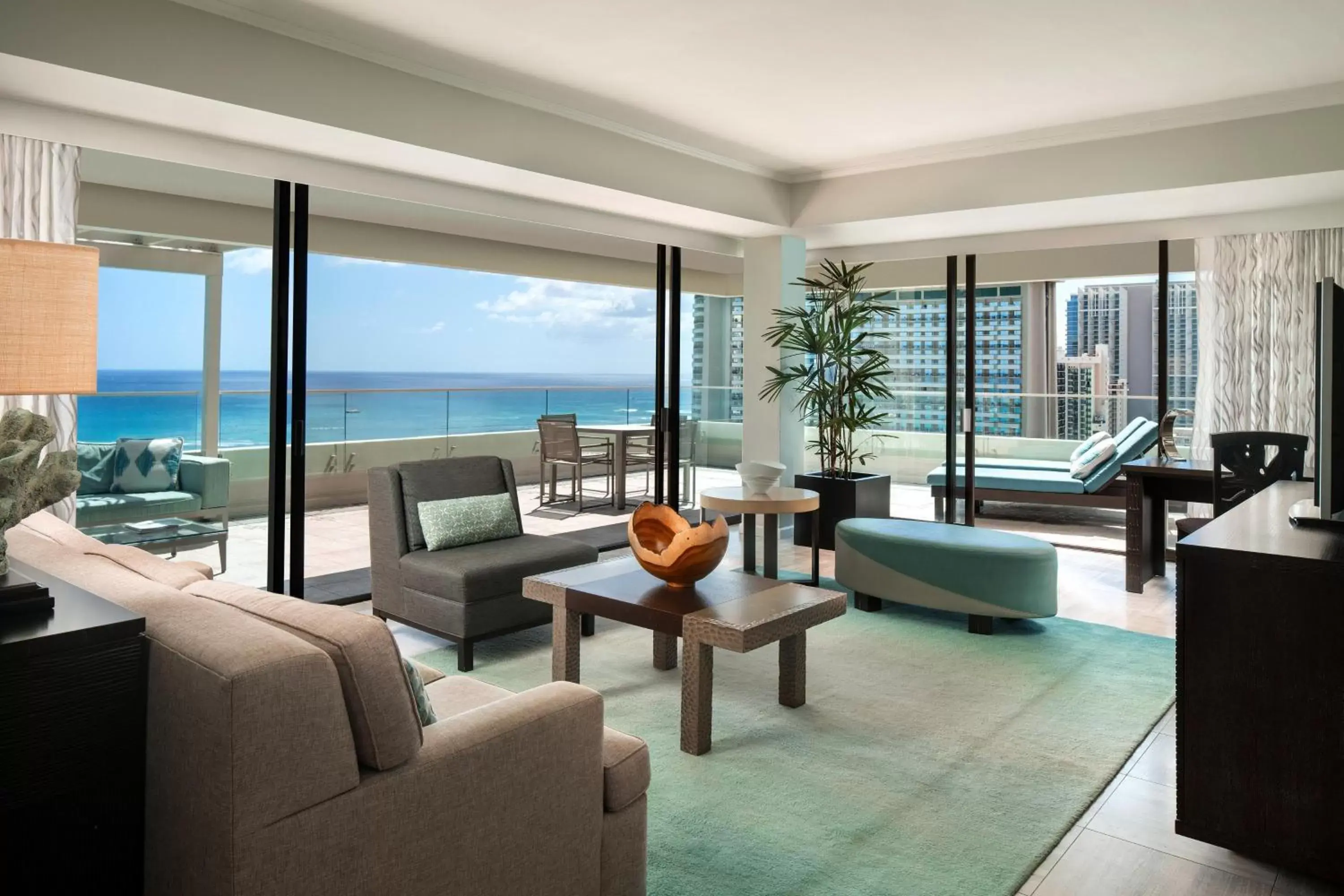 Living room, Seating Area in Moana Surfrider, A Westin Resort & Spa, Waikiki Beach