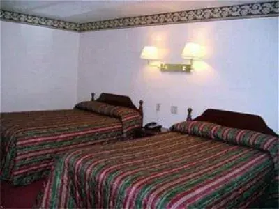 Bed in Passport Inn & Suites Chaplin