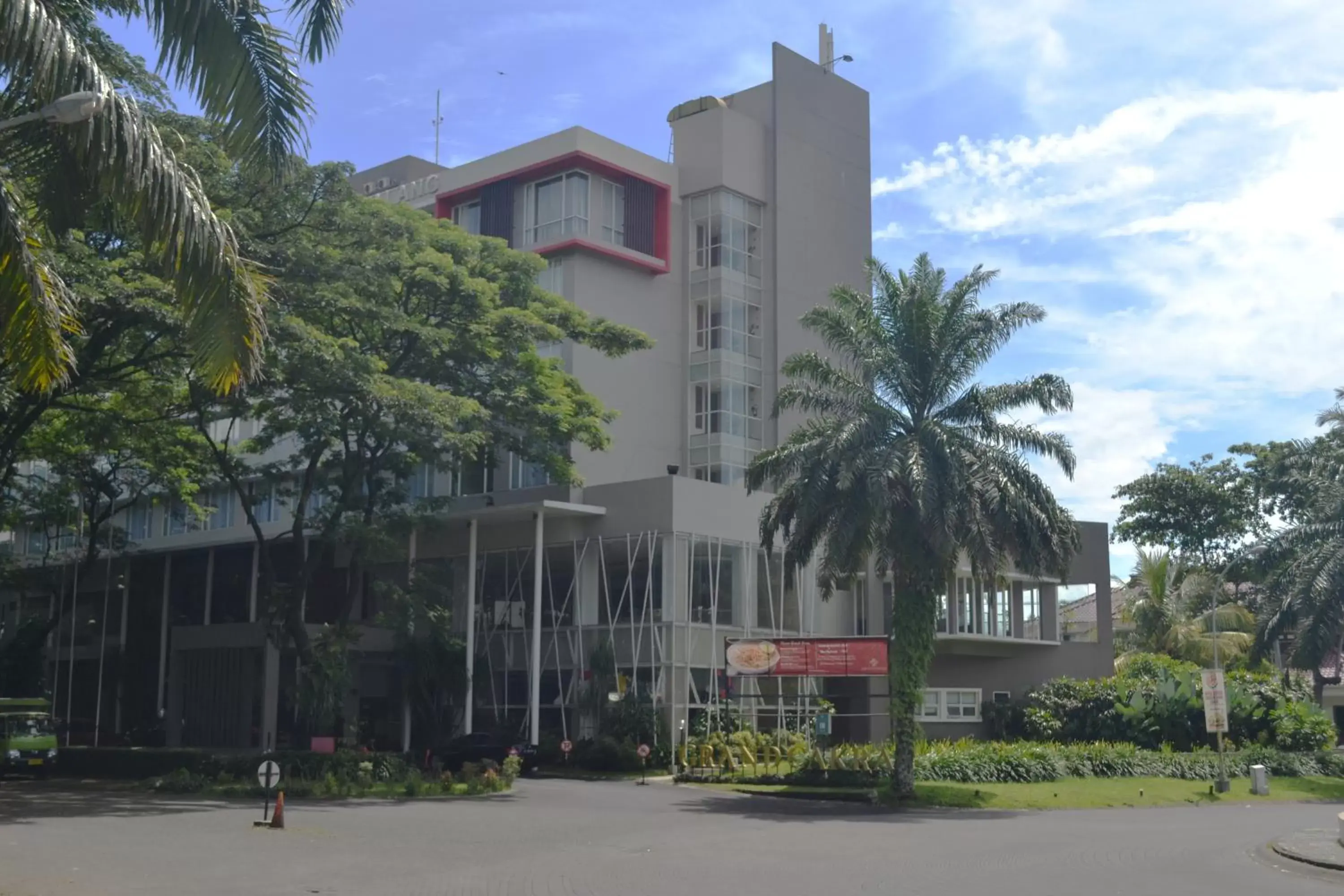 Facade/entrance, Property Building in Grand Cakra Hotel Malang