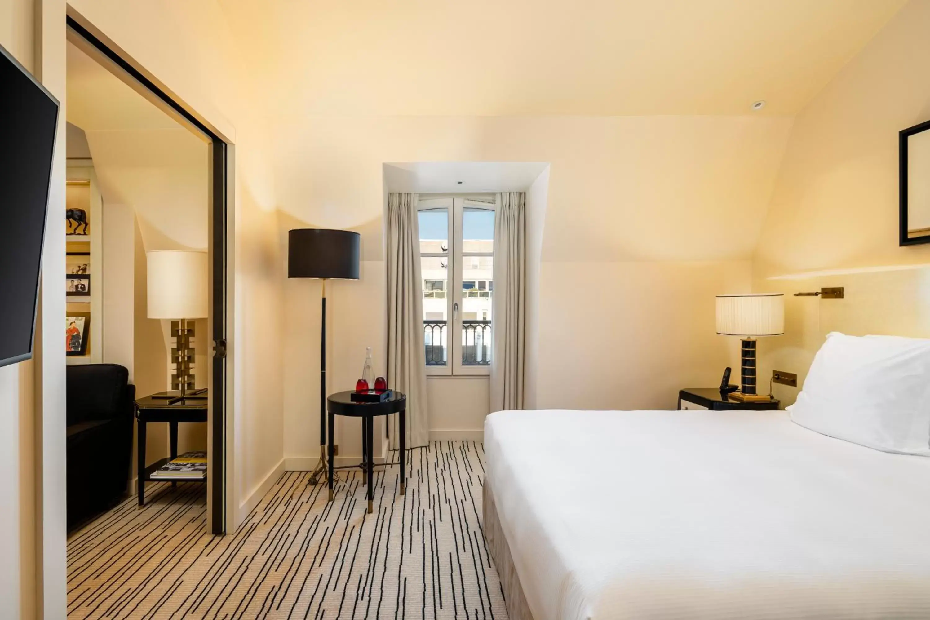 Bedroom, Bed in Hotel Montaigne