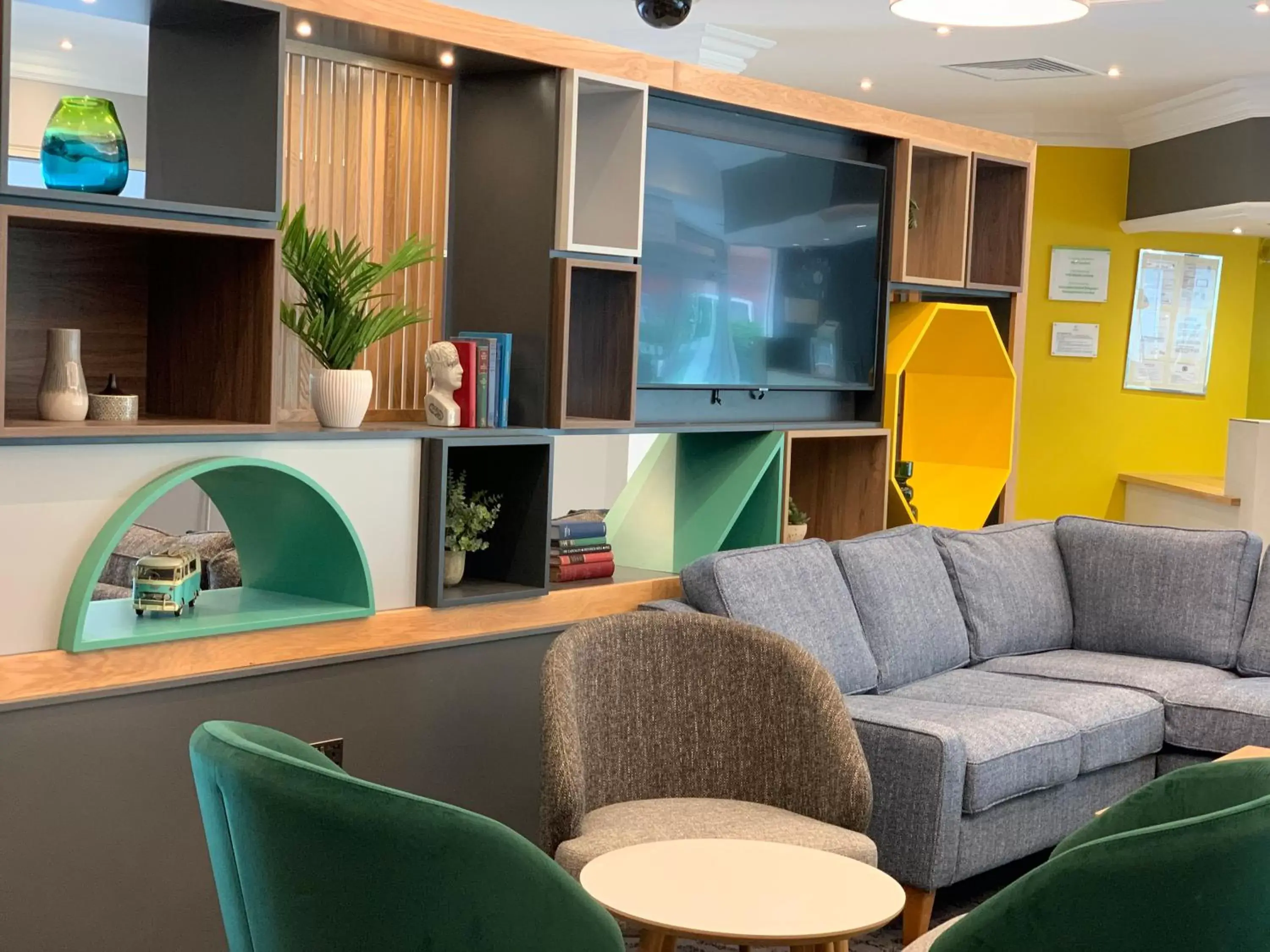 Lobby or reception in Holiday Inn Aylesbury by IHG Lobby or reception in Holiday Inn Aylesbury by IHG