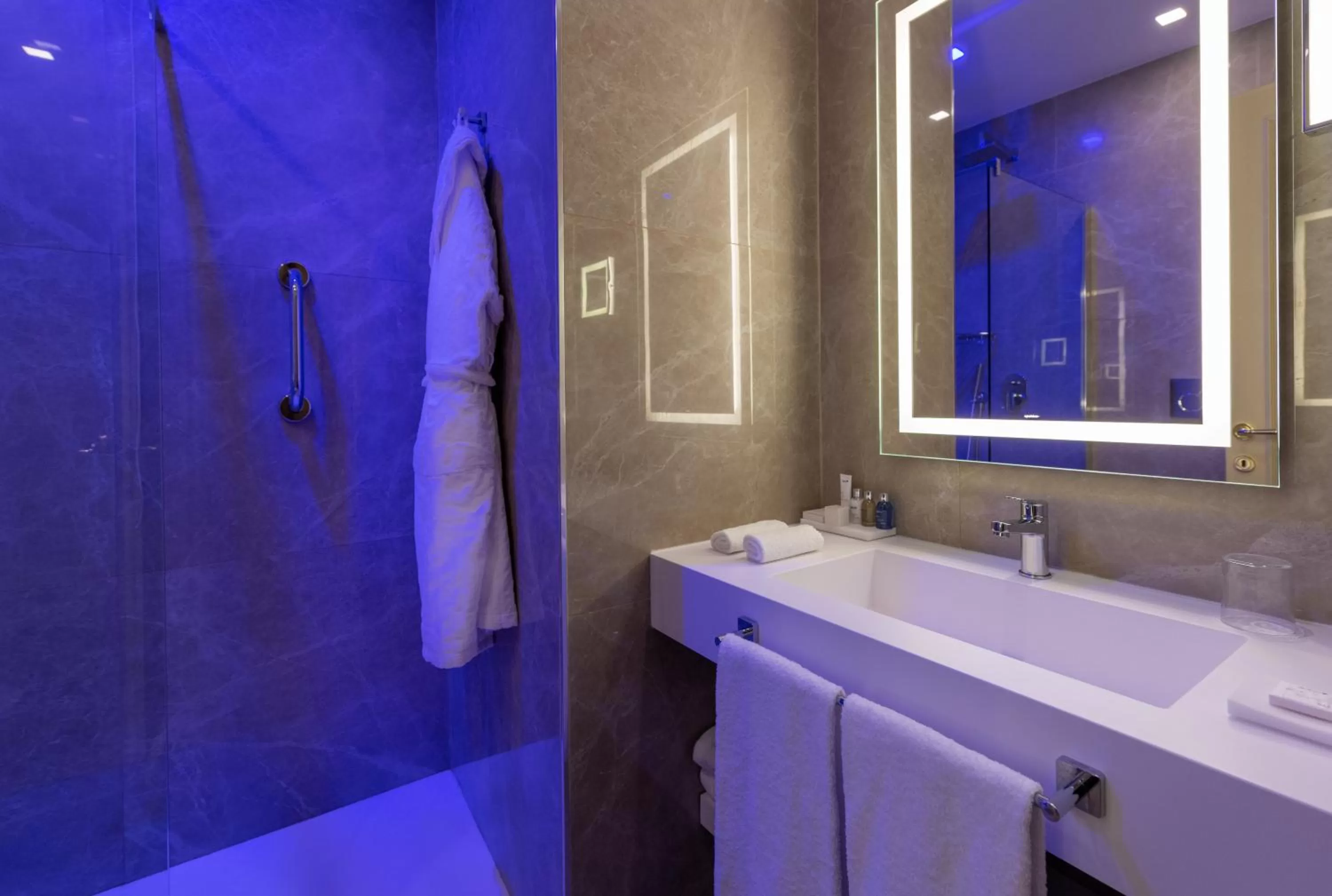 Bathroom in Radisson Blu GHR Rome