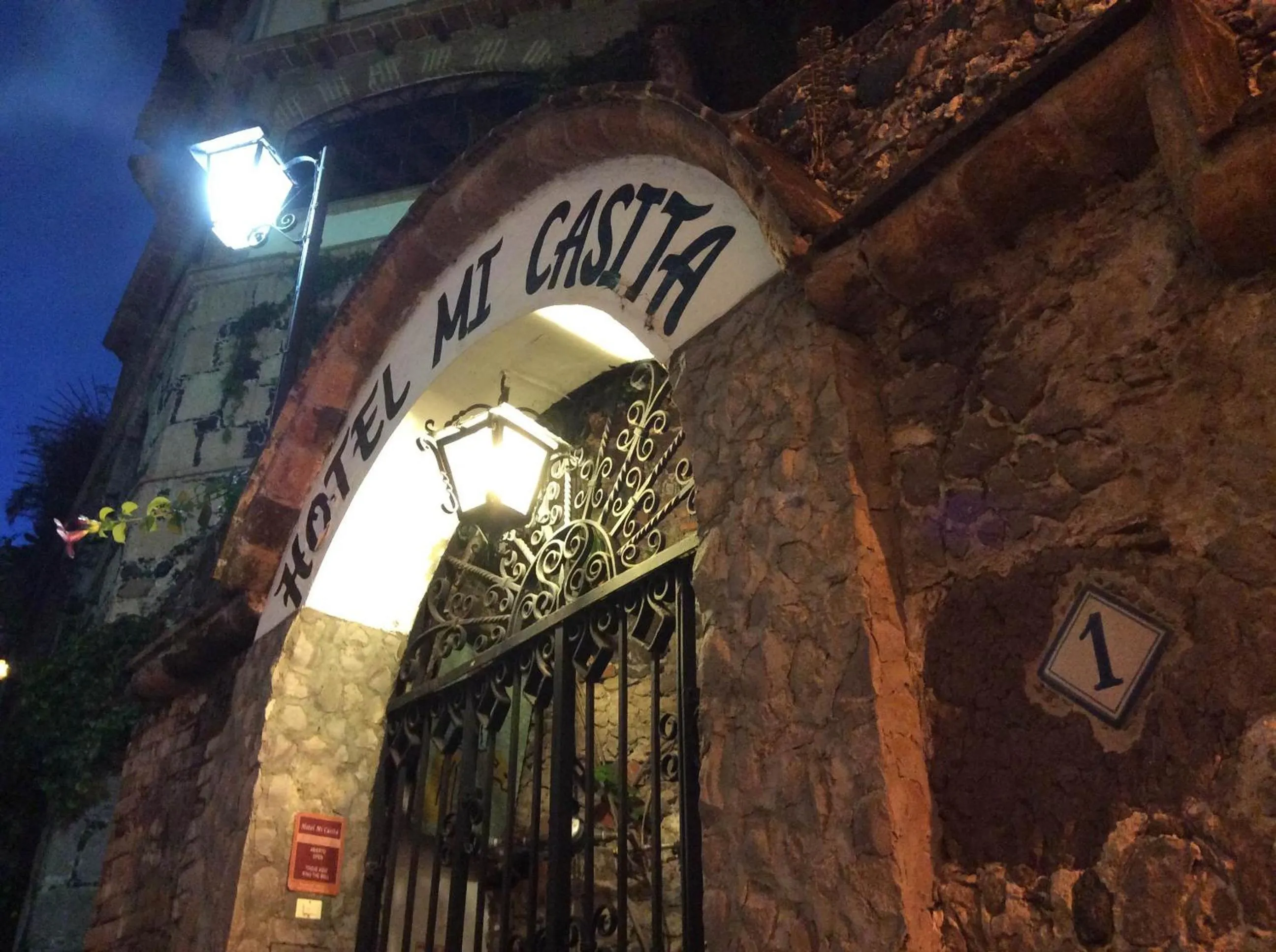 Facade/entrance in Hotel Mi Casita