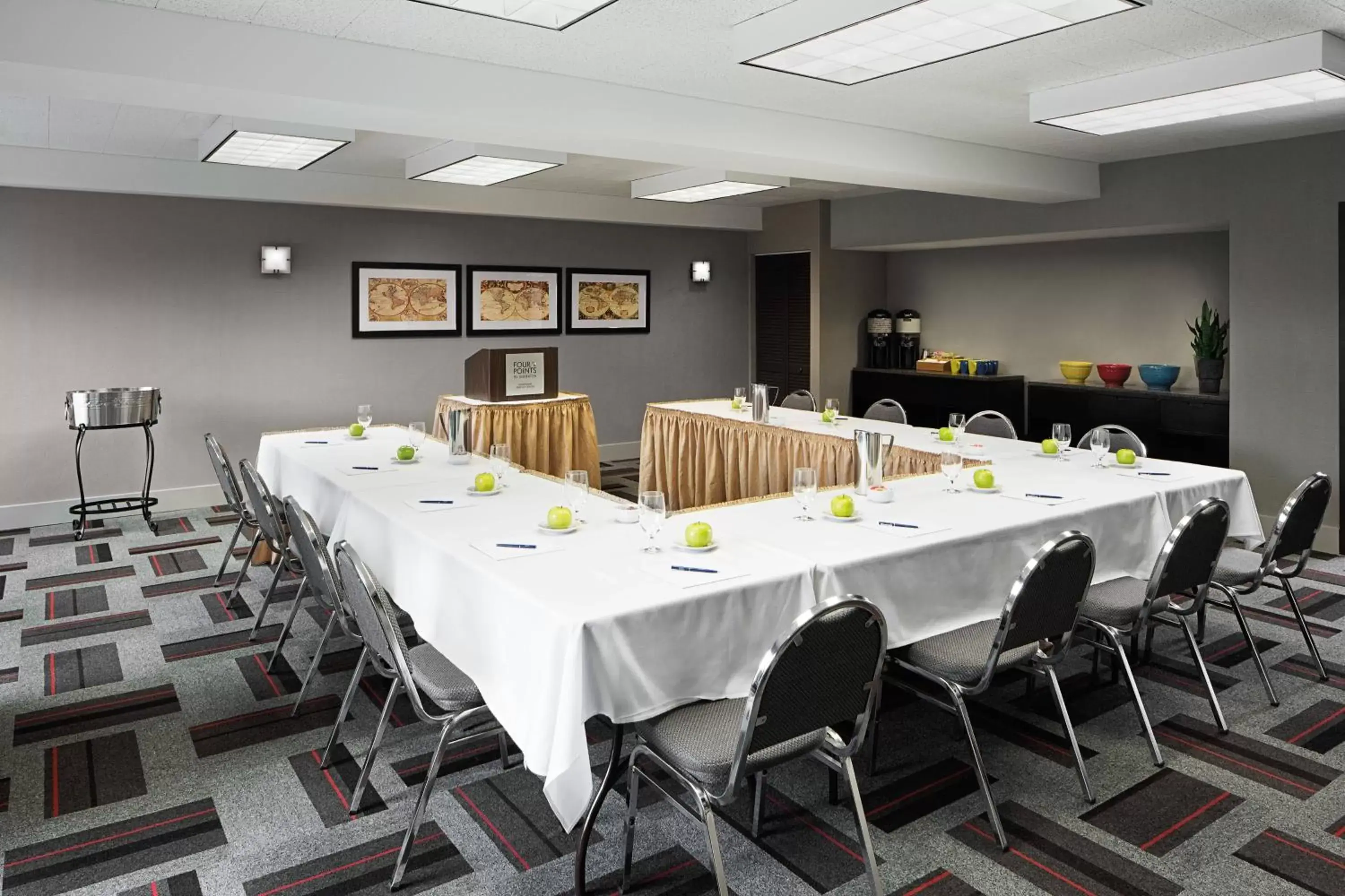 Meeting/conference room in Four Points by Sheraton Downtown Seattle Center