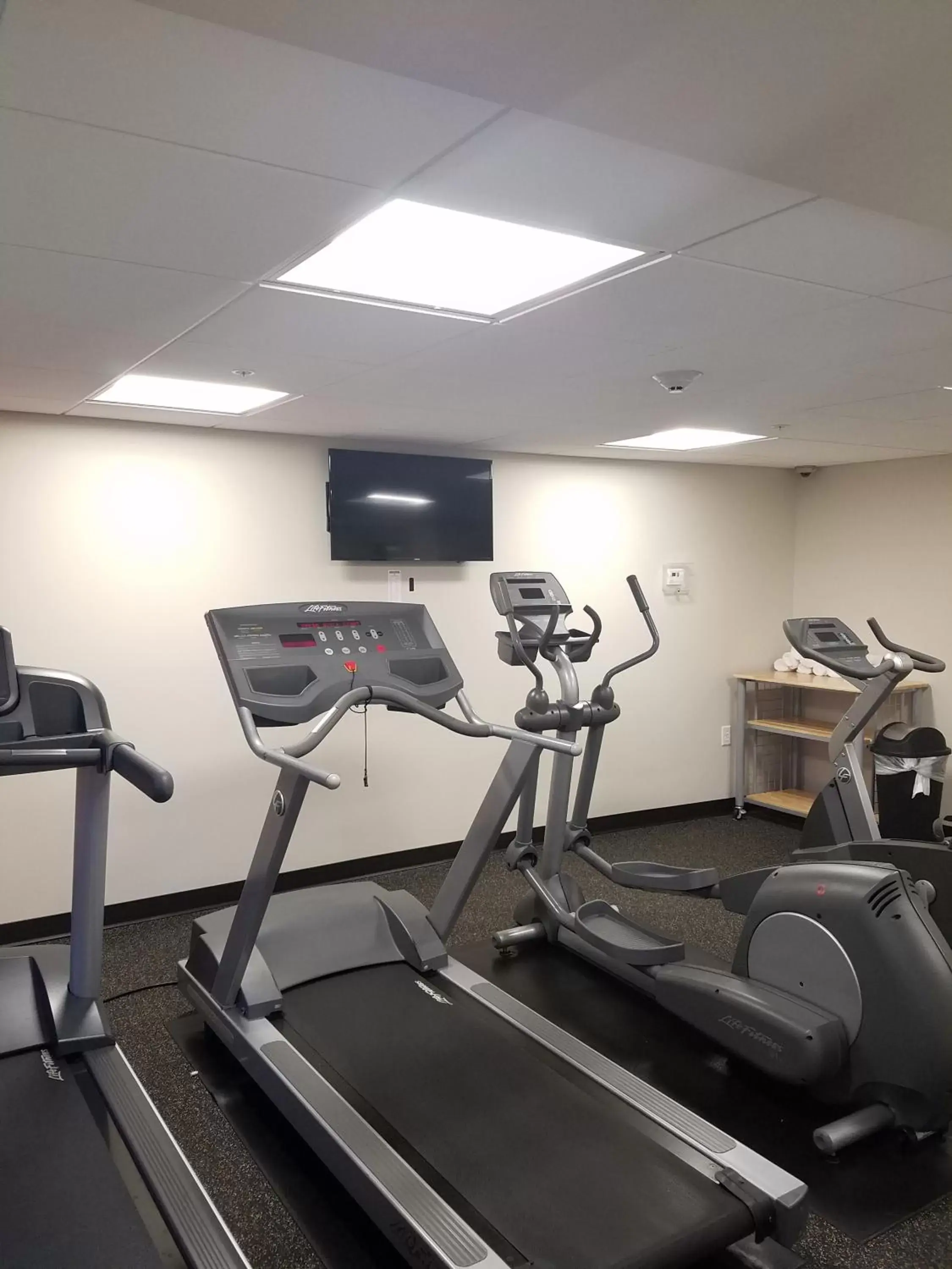 Fitness centre/facilities, Fitness Center/Facilities in Ramada by Wyndham Minneapolis Golden Valley
