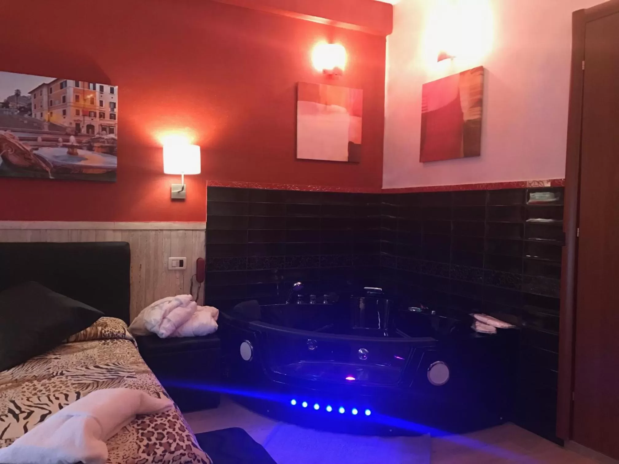 Photo of the whole room in Hotel Pyramid