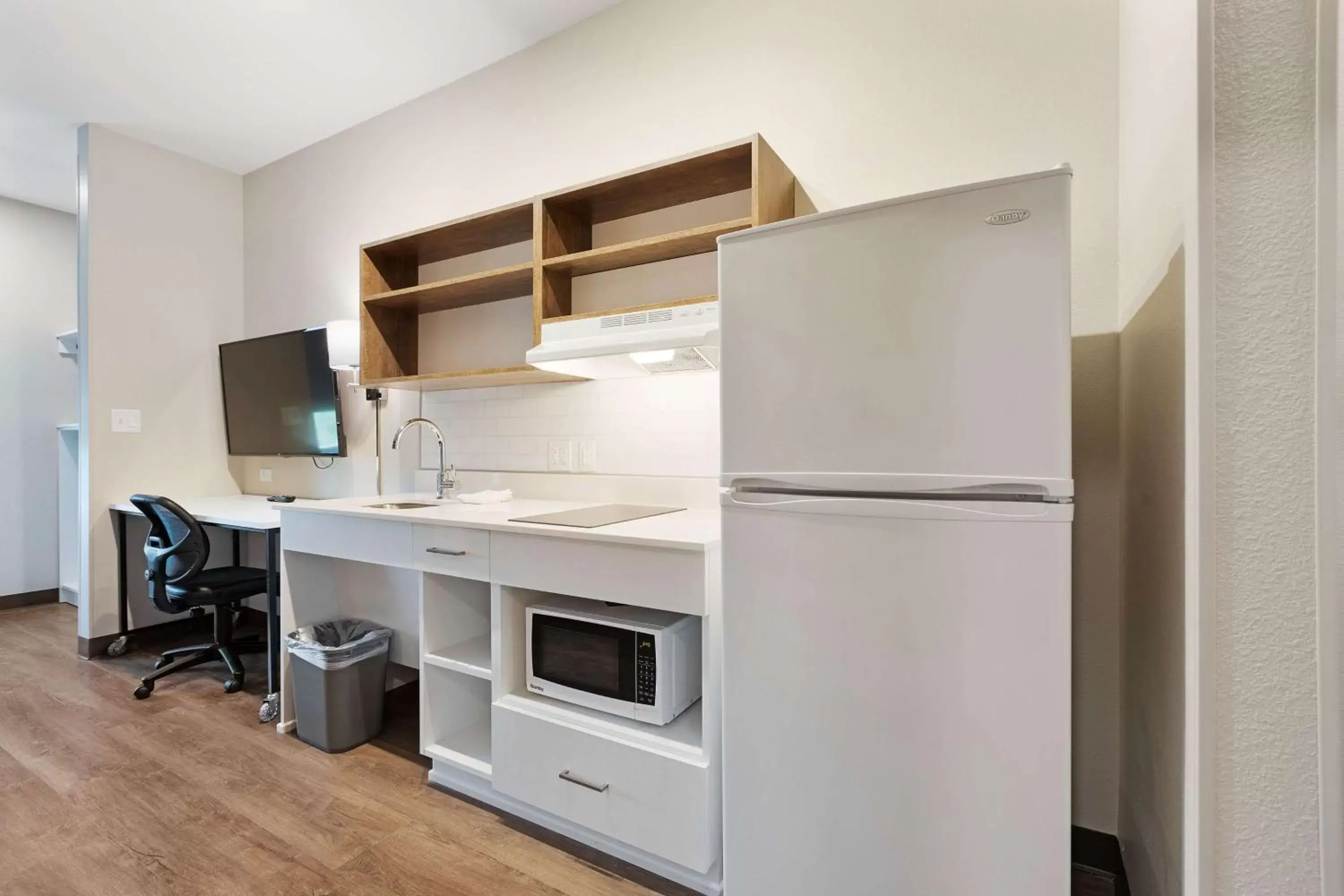 Bedroom, Kitchen/Kitchenette in Extended Stay America Premier Suites - Atlanta - Newnan