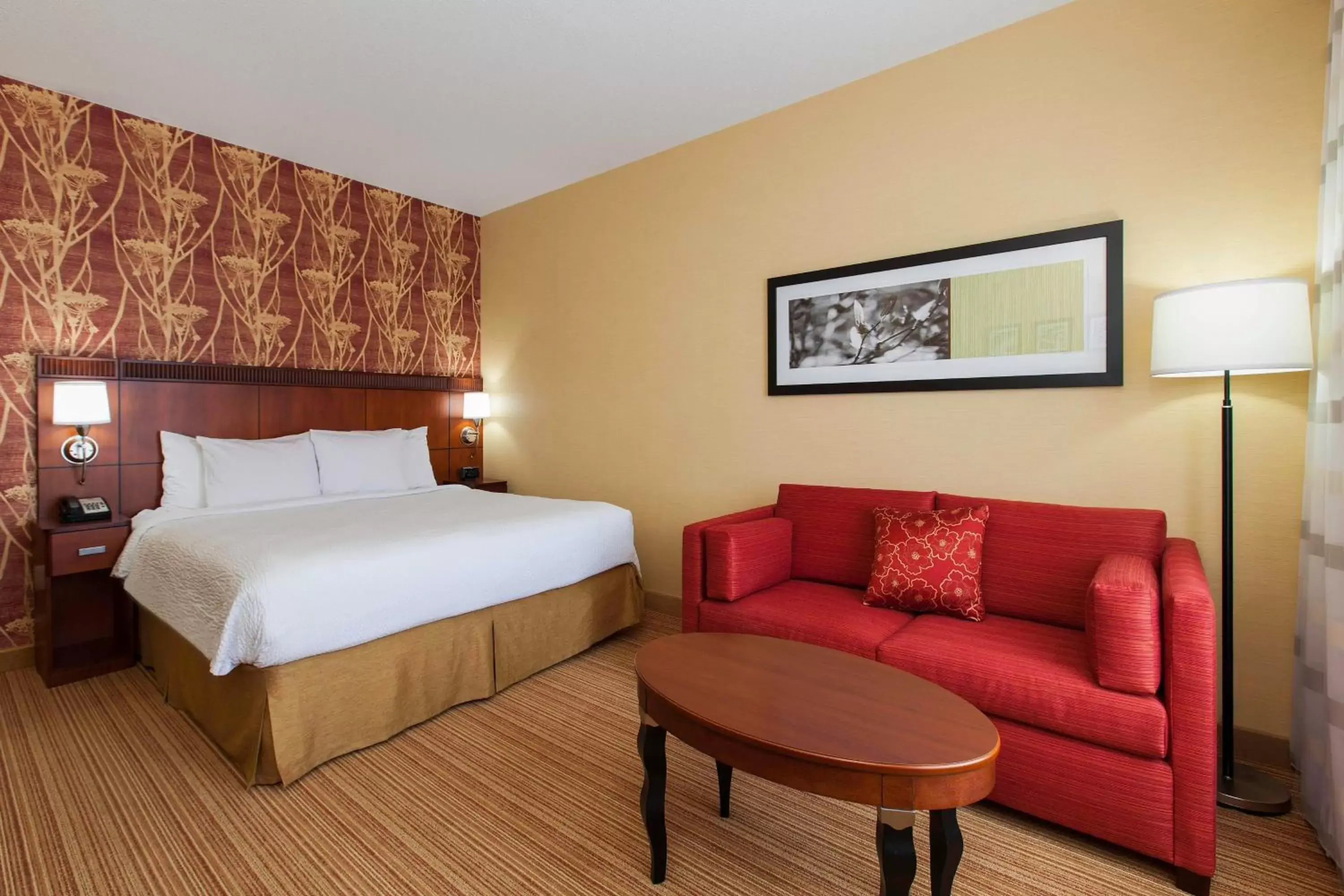 Photo of the whole room, Bed in Courtyard by Marriott Chicago Schaumburg/Woodfield Mall