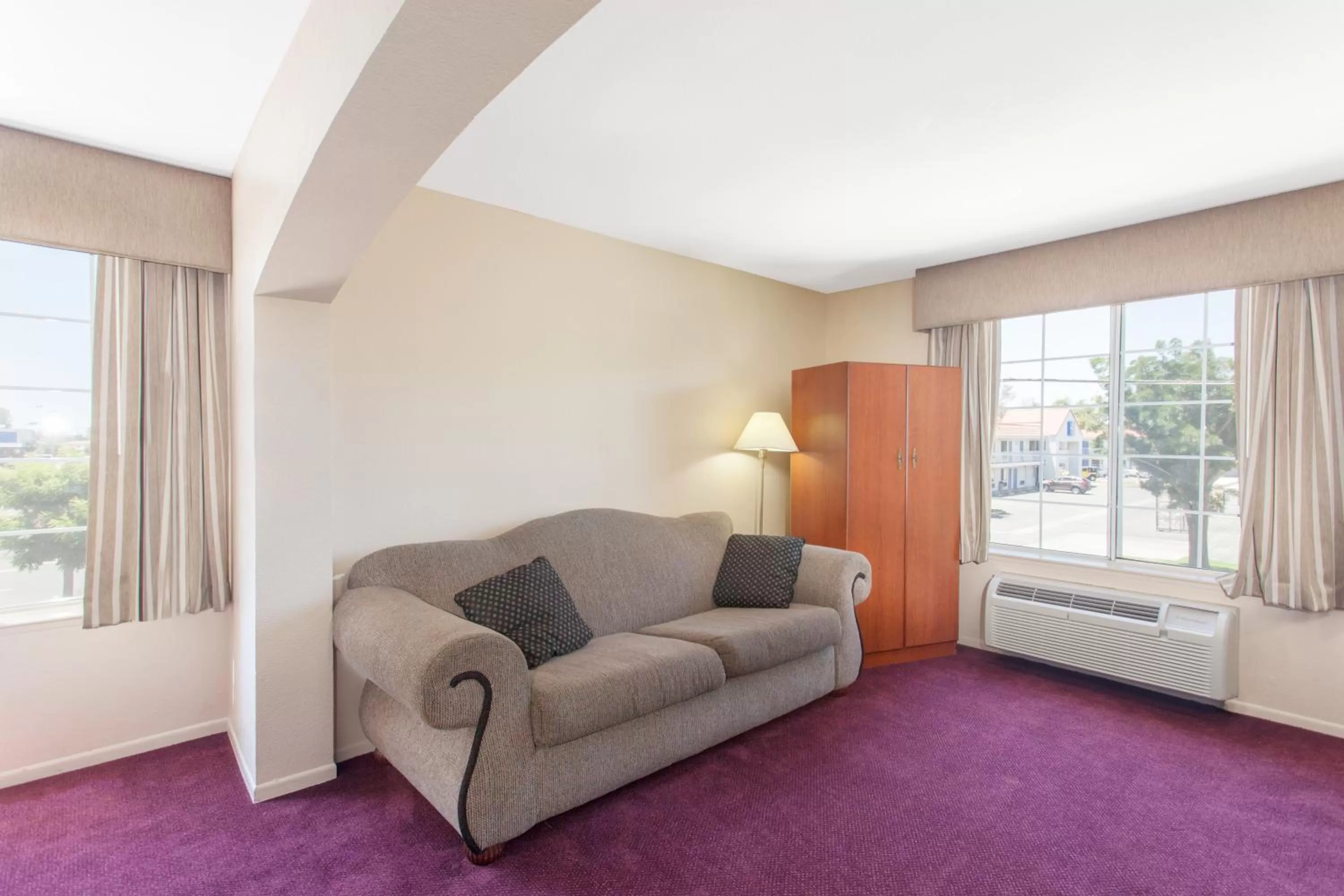 Seating area in Ramada by Wyndham Fresno Northwest