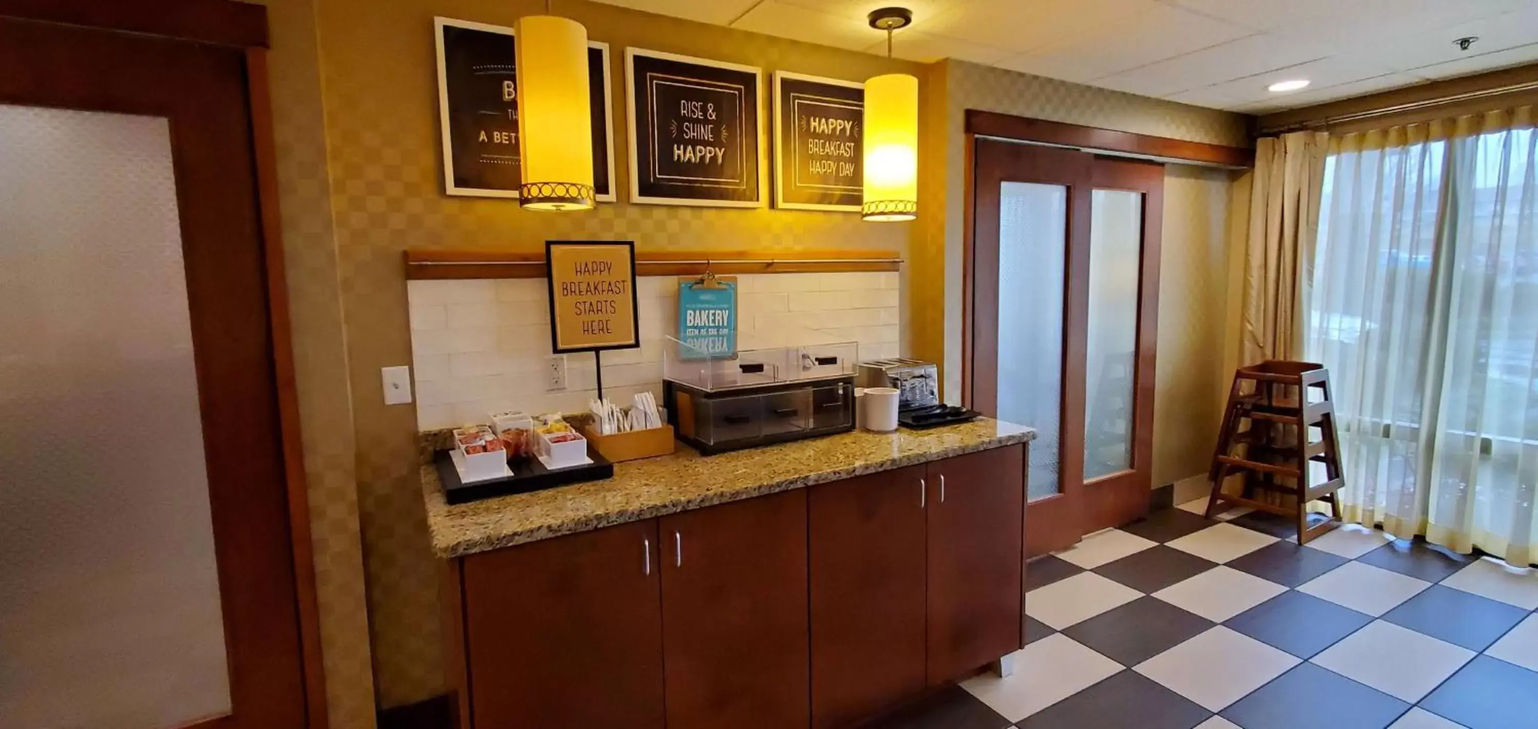 Breakfast, Lobby/Reception in Hampton Inn - Hillsville