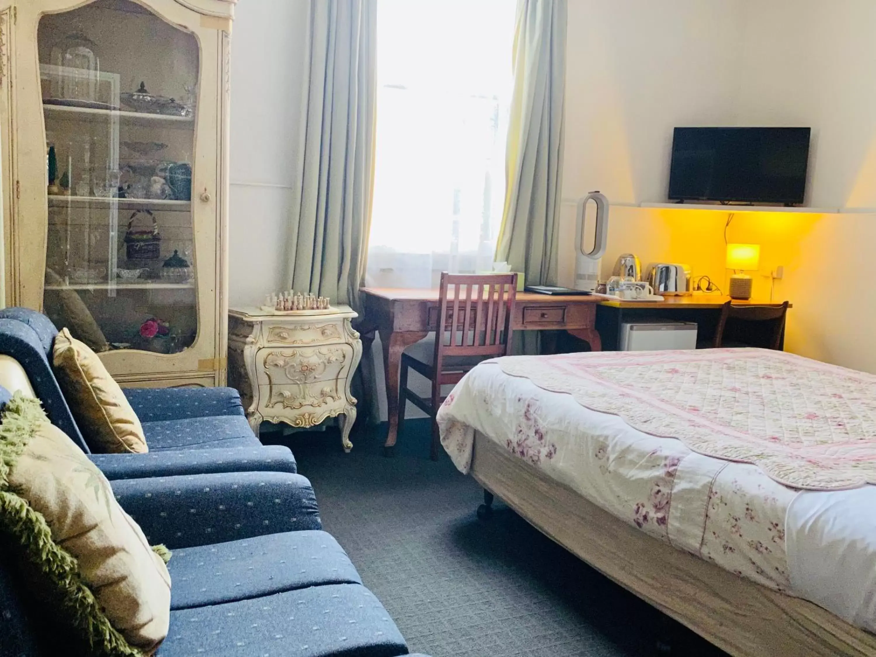 Bed in The Mews Motel Bed in The Mews Motel