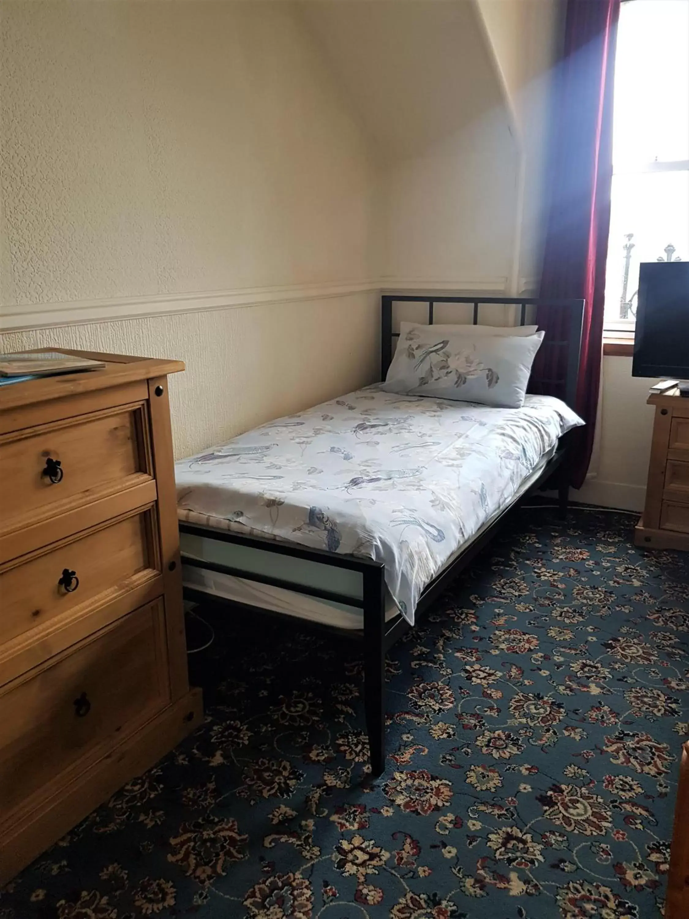 Bedroom, Bed in Cedar Villa Guest House