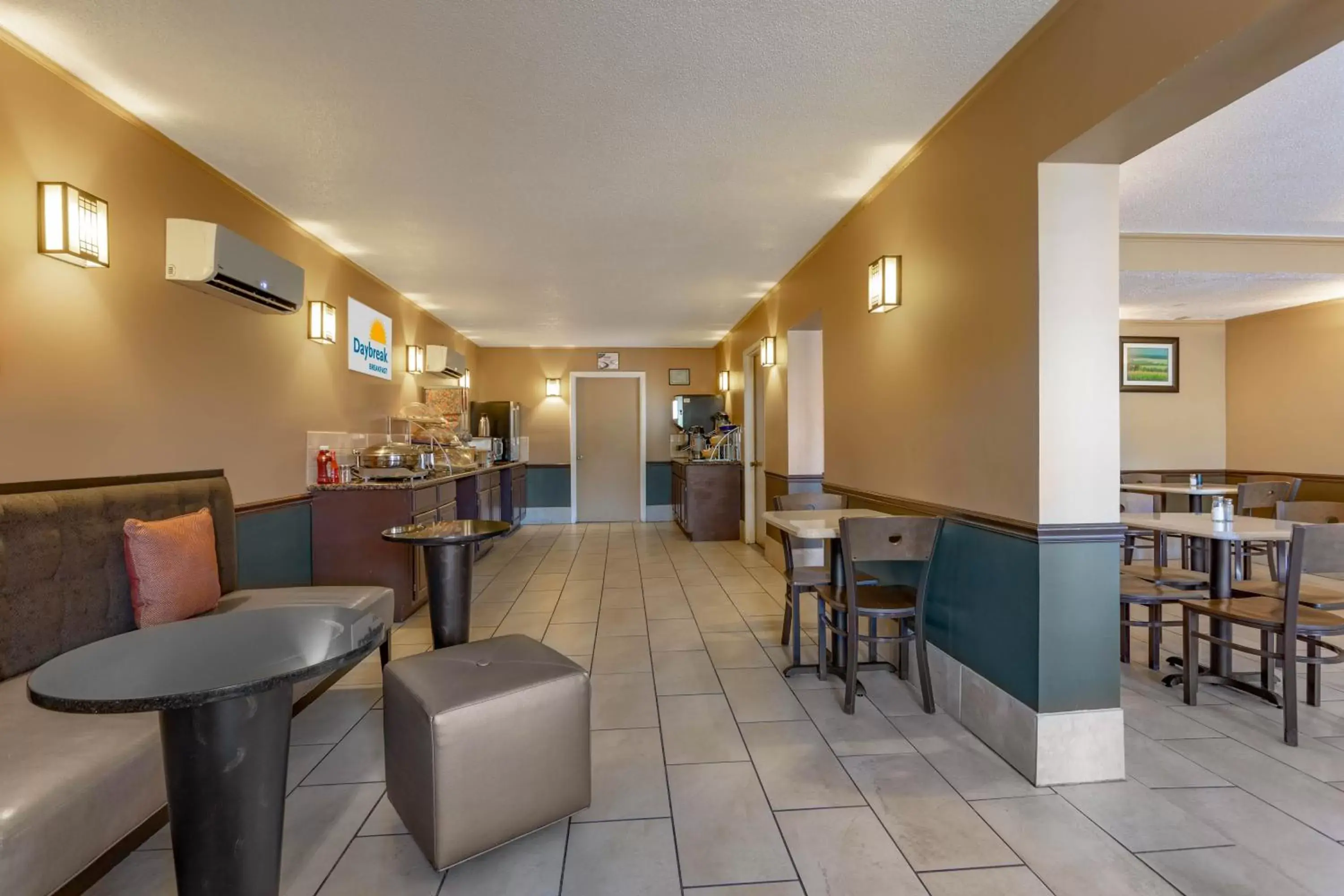 Buffet breakfast, Restaurant/Places to Eat in Days Inn by Wyndham Breezewood