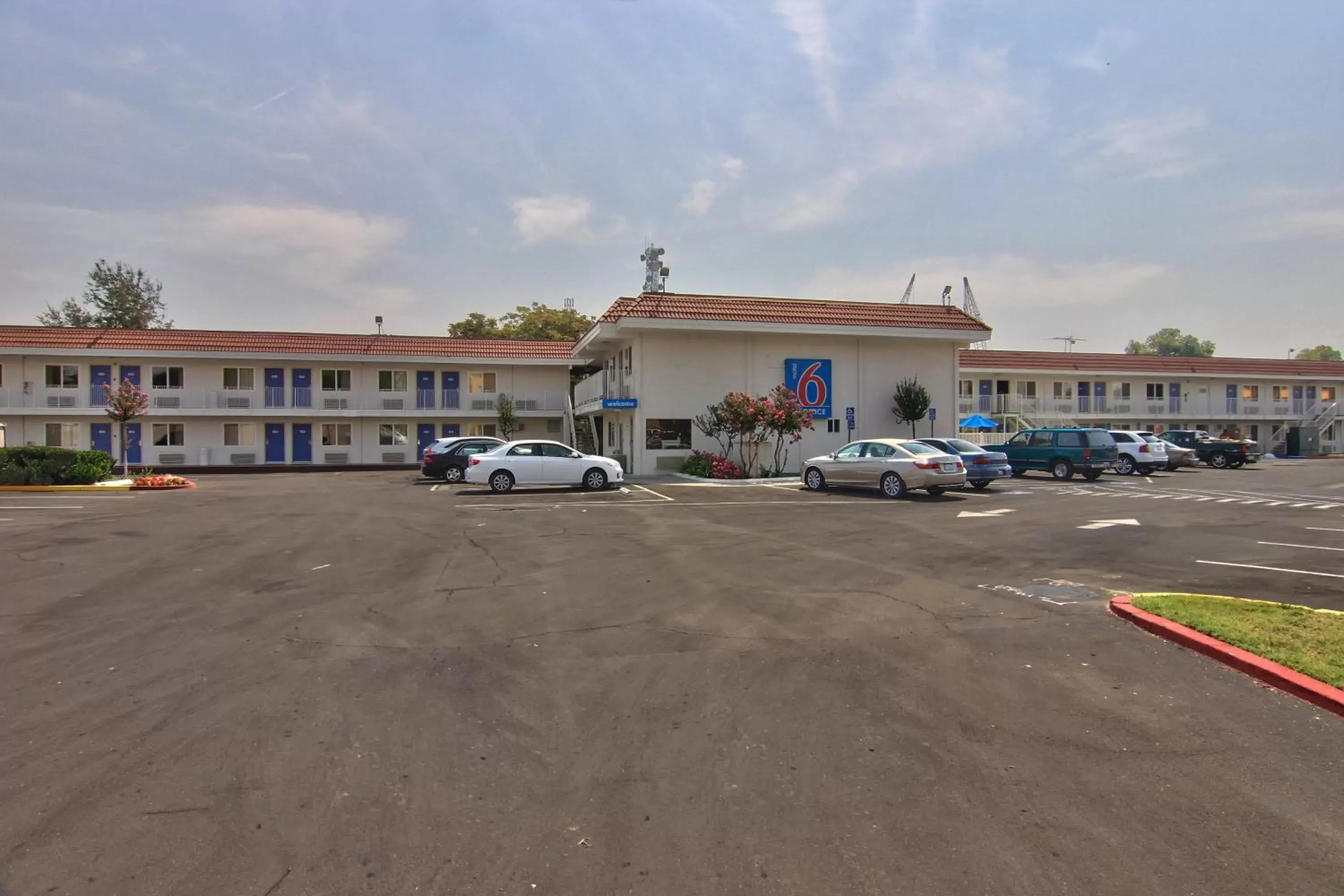 Facade/entrance, Property Building in Motel 6-Sacramento, CA - Old Sacramento North