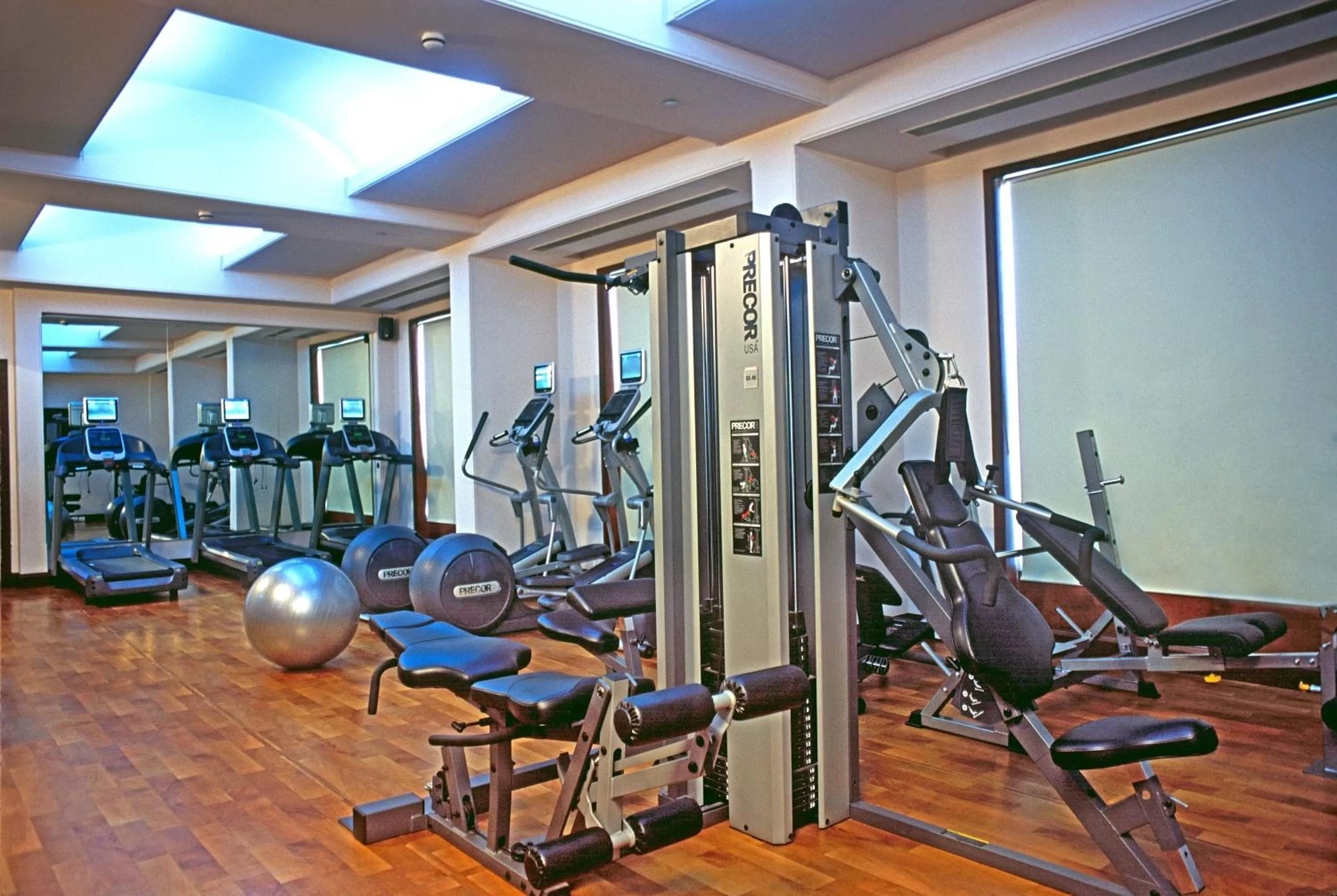 Fitness centre/facilities in Radisson Noida