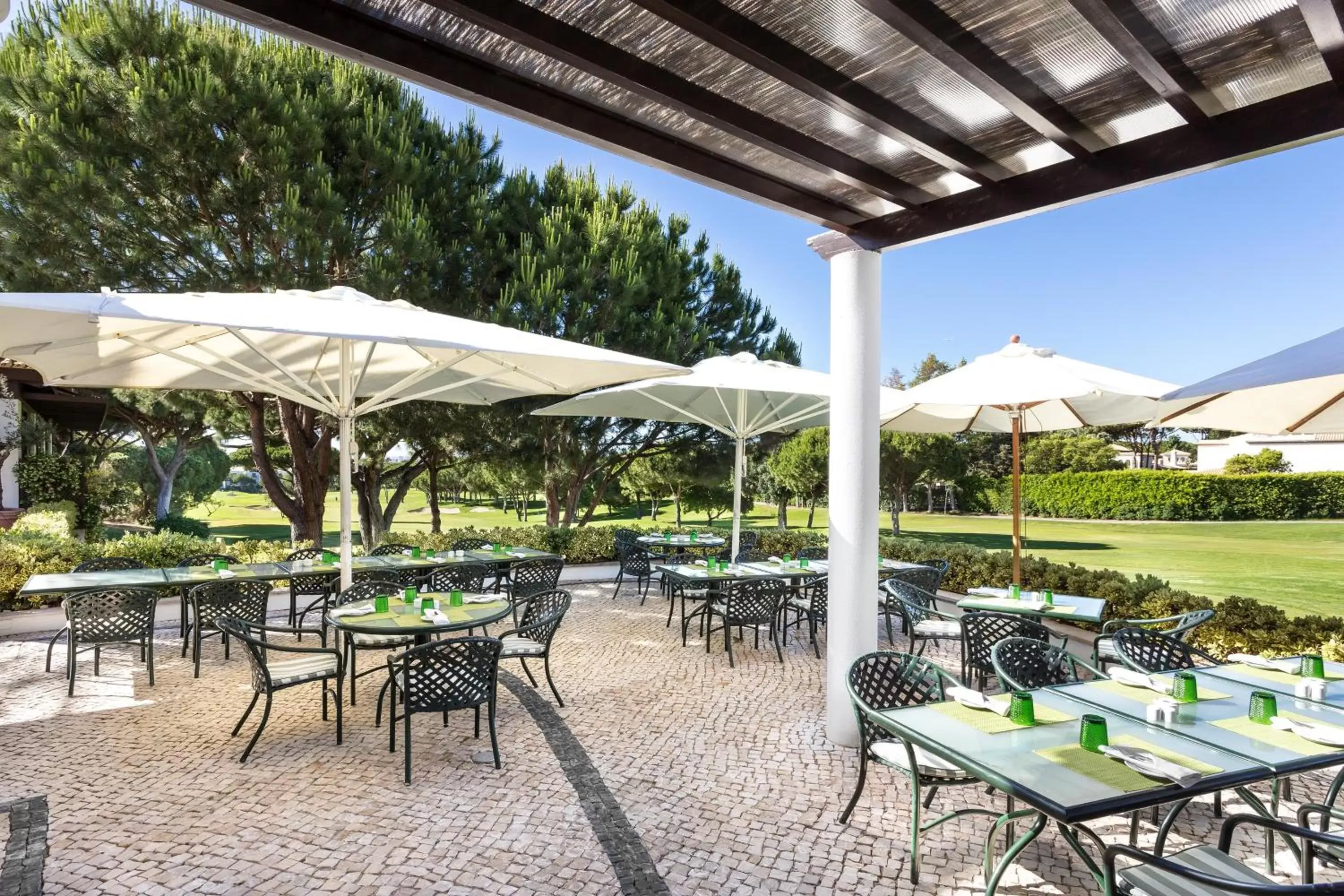 Restaurant/Places to Eat in Pine Cliffs Hotel, a Luxury Collection Resort, Algarve