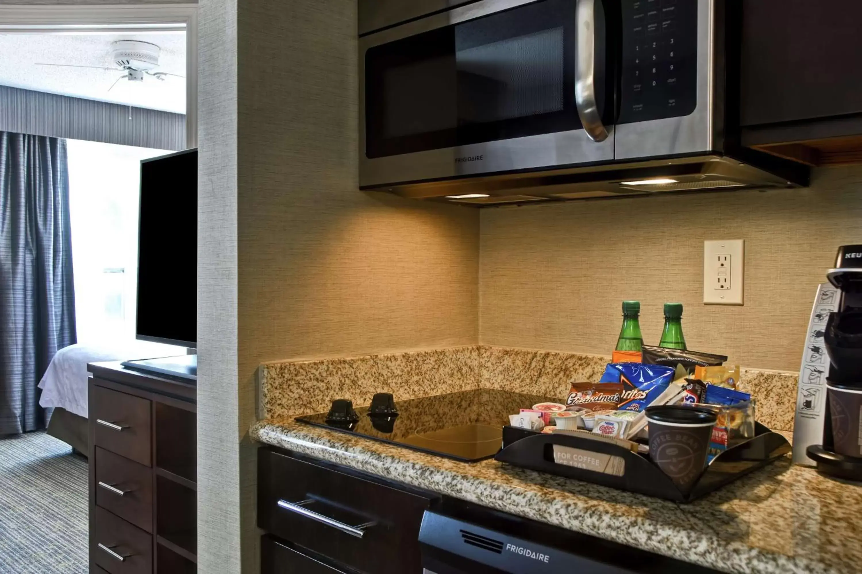 Kitchen or kitchenette, Kitchen/Kitchenette in Homewood Suites by Hilton Atlanta-Galleria/Cumberland