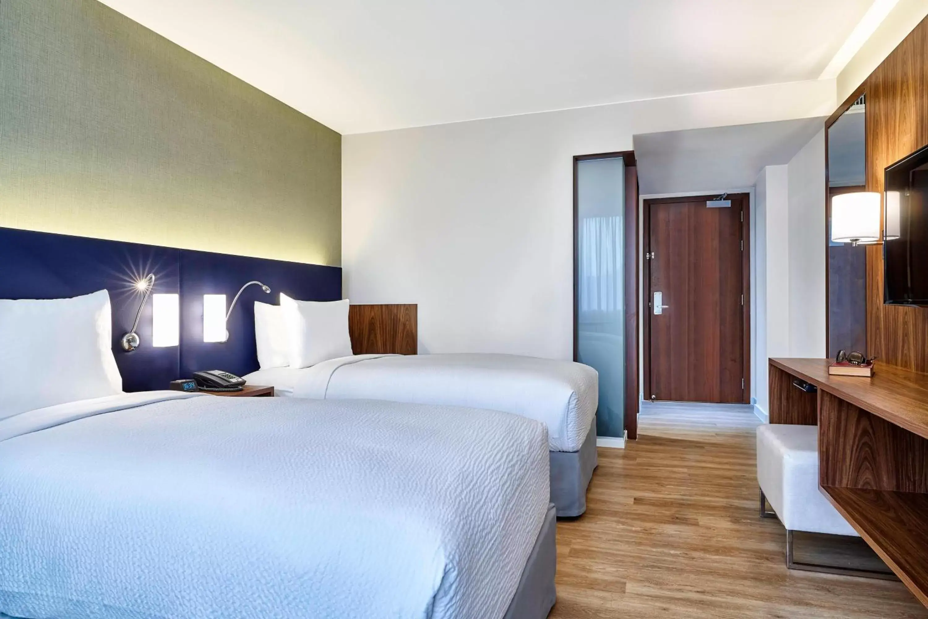 Photo of the whole room, Bed in Courtyard by Marriott Rio de Janeiro Barra da Tijuca