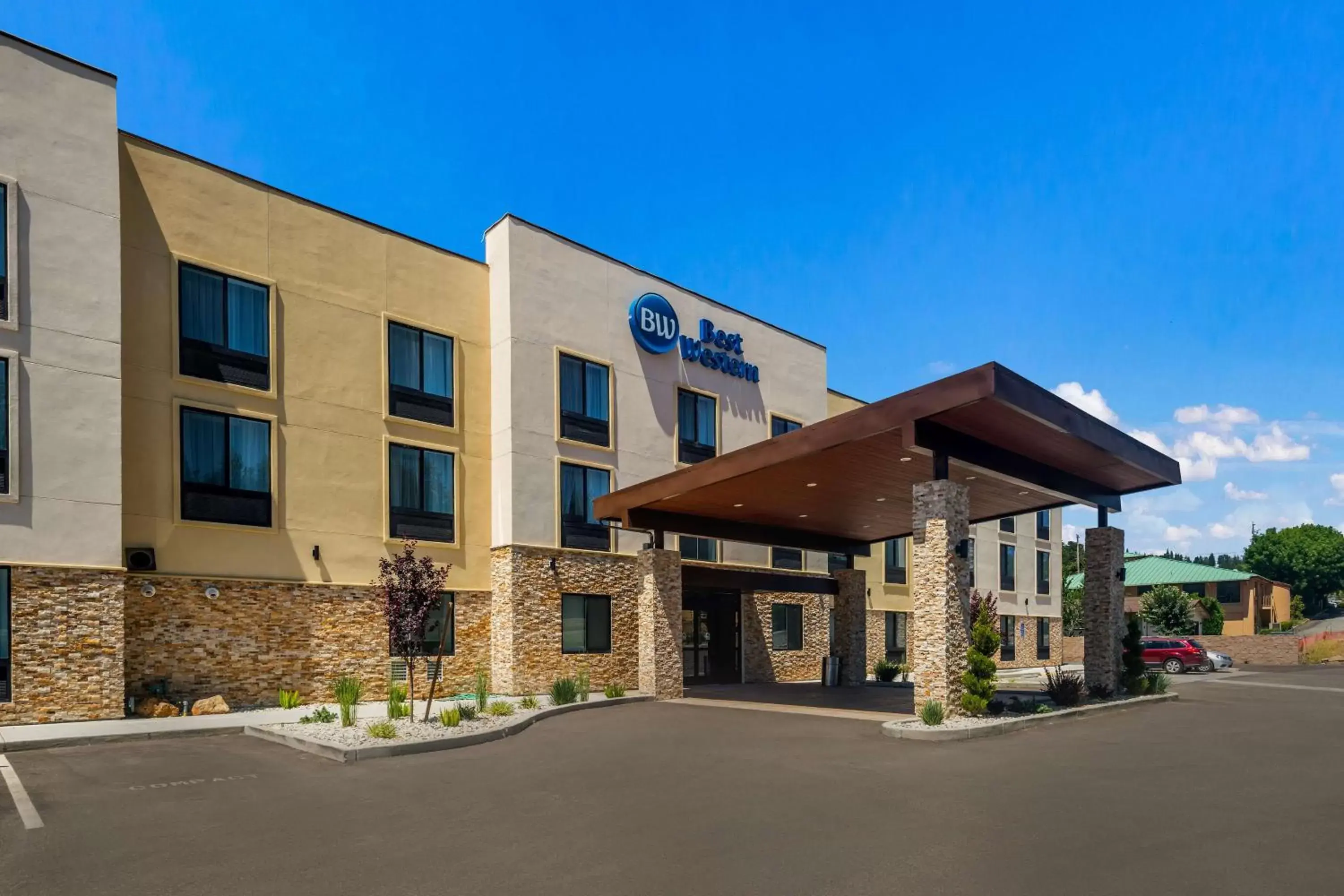 Property building in Best Western Colfax Property building in Best Western Colfax
