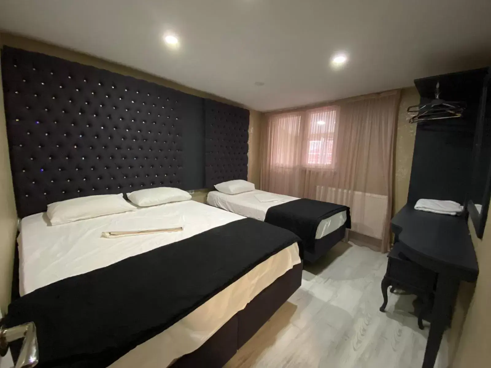 Bedroom, Bed in Orange Airport Hotel