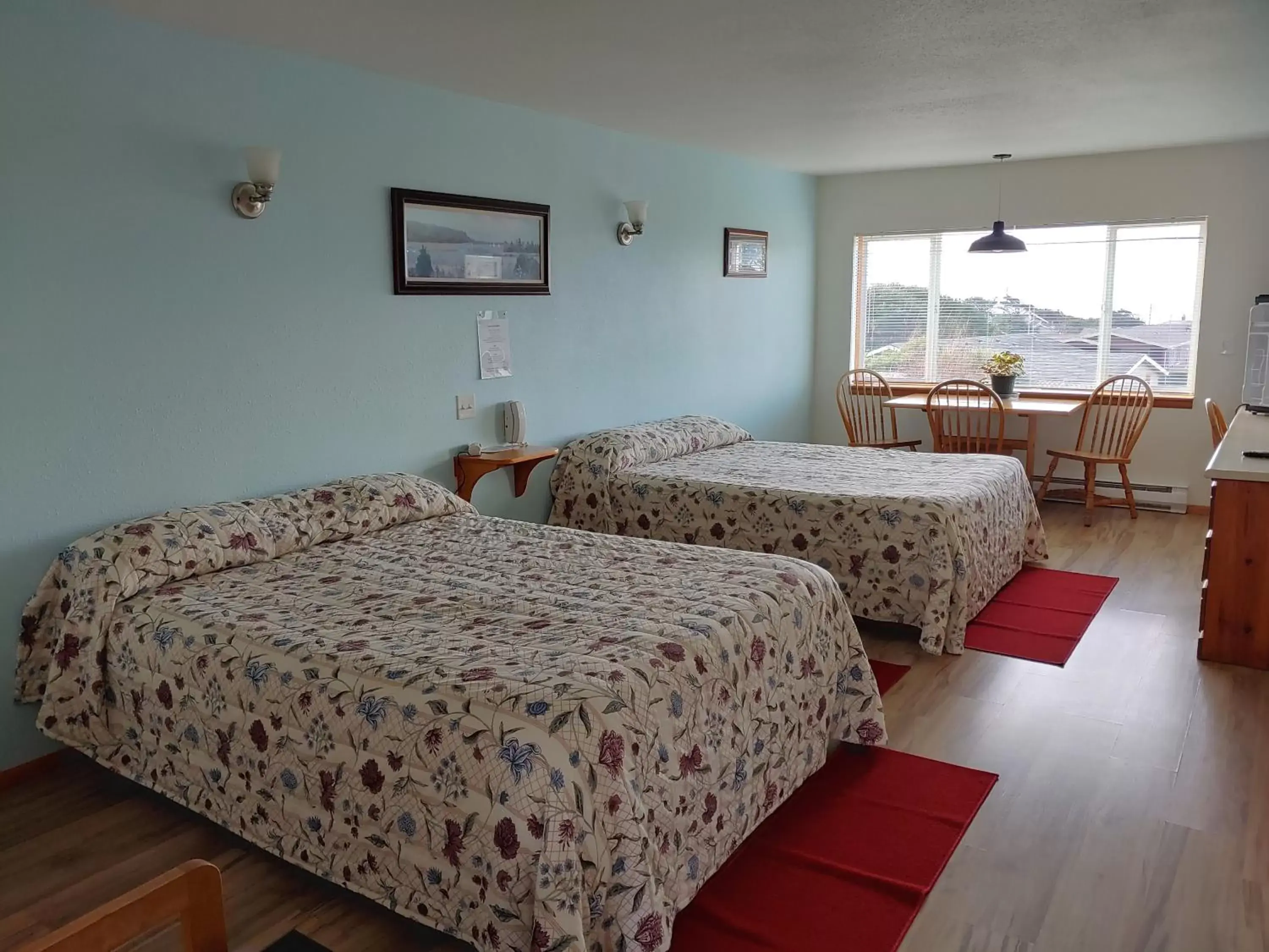 Guests, Bed in The Dublin House Motel