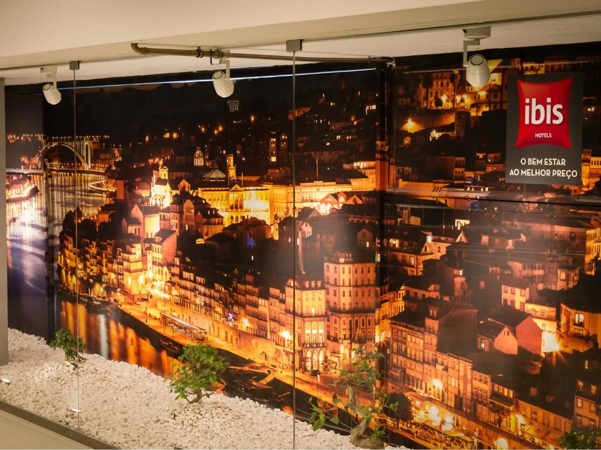 Facade/entrance, City View in ibis Porto Centro São Bento