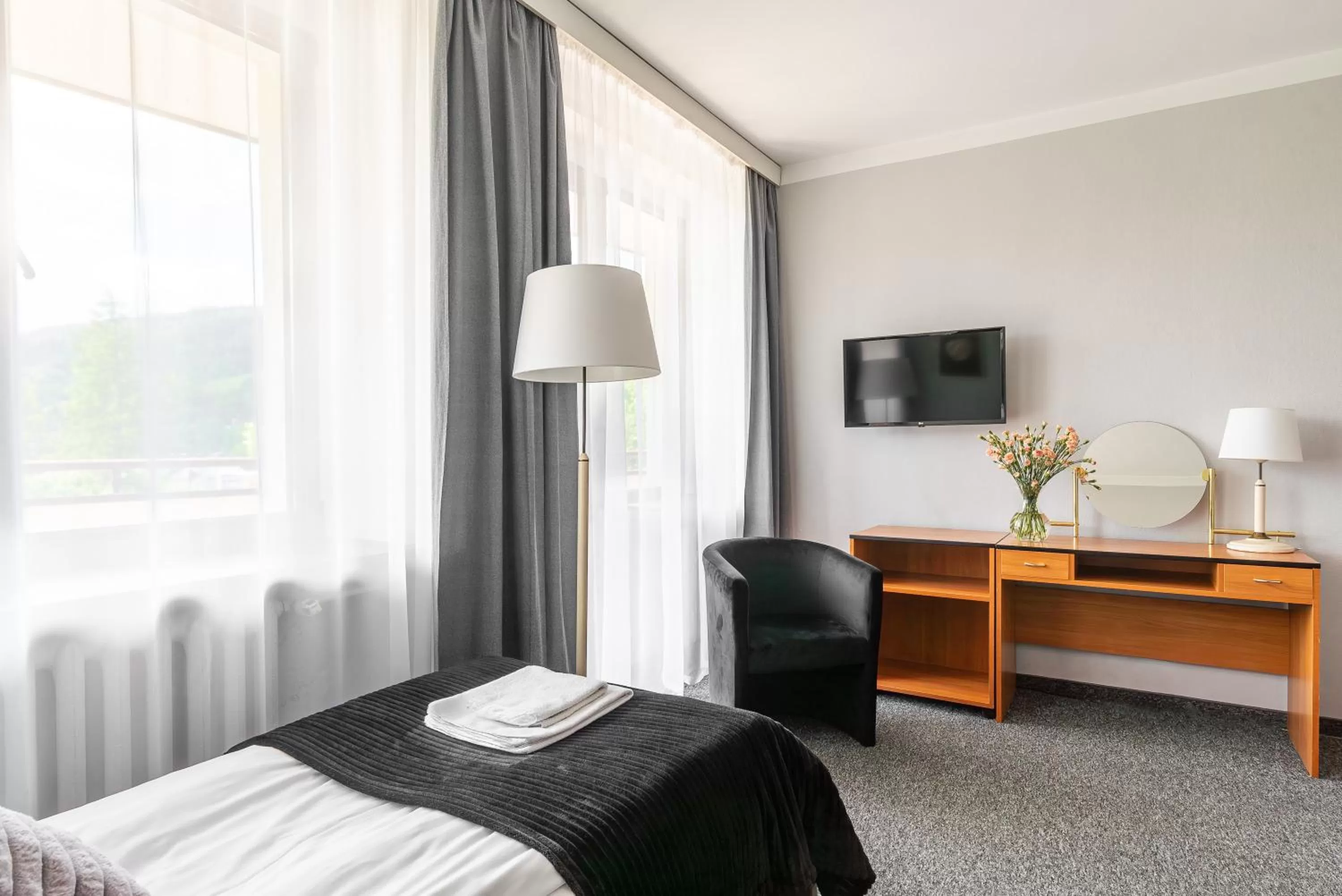 Photo of the whole room, Bed in Hotel Helios 300m od Krupówek nowy BASEN od 12 lipca