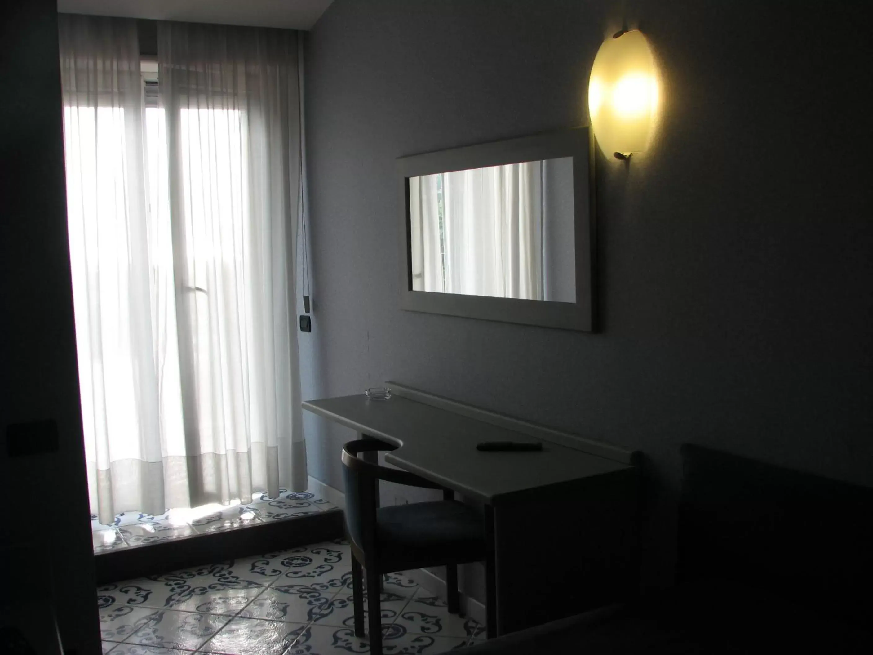 Day, TV/Entertainment Center in Hotel Parco