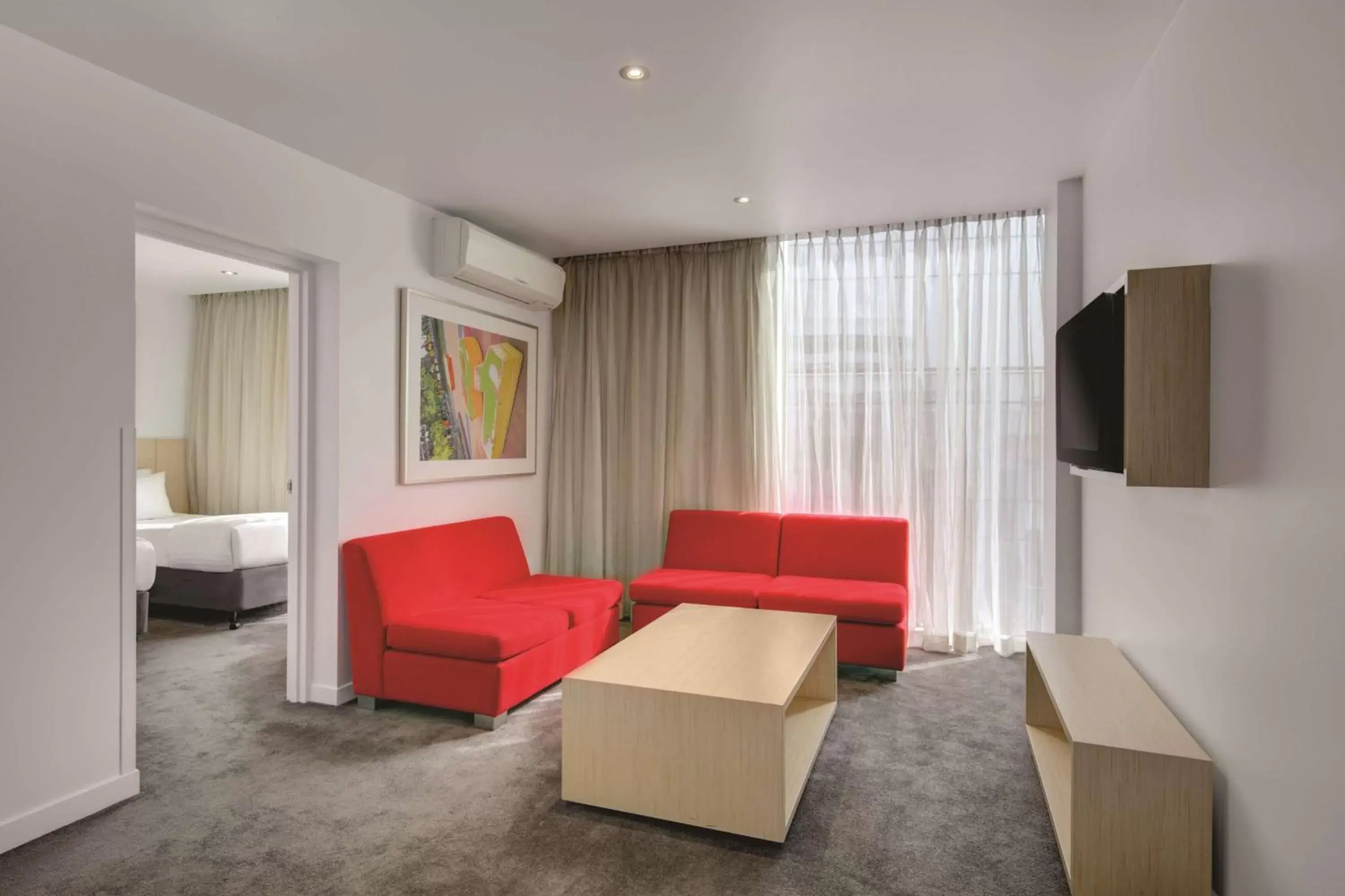 Bedroom, Seating Area in Travelodge Hotel Melbourne Docklands